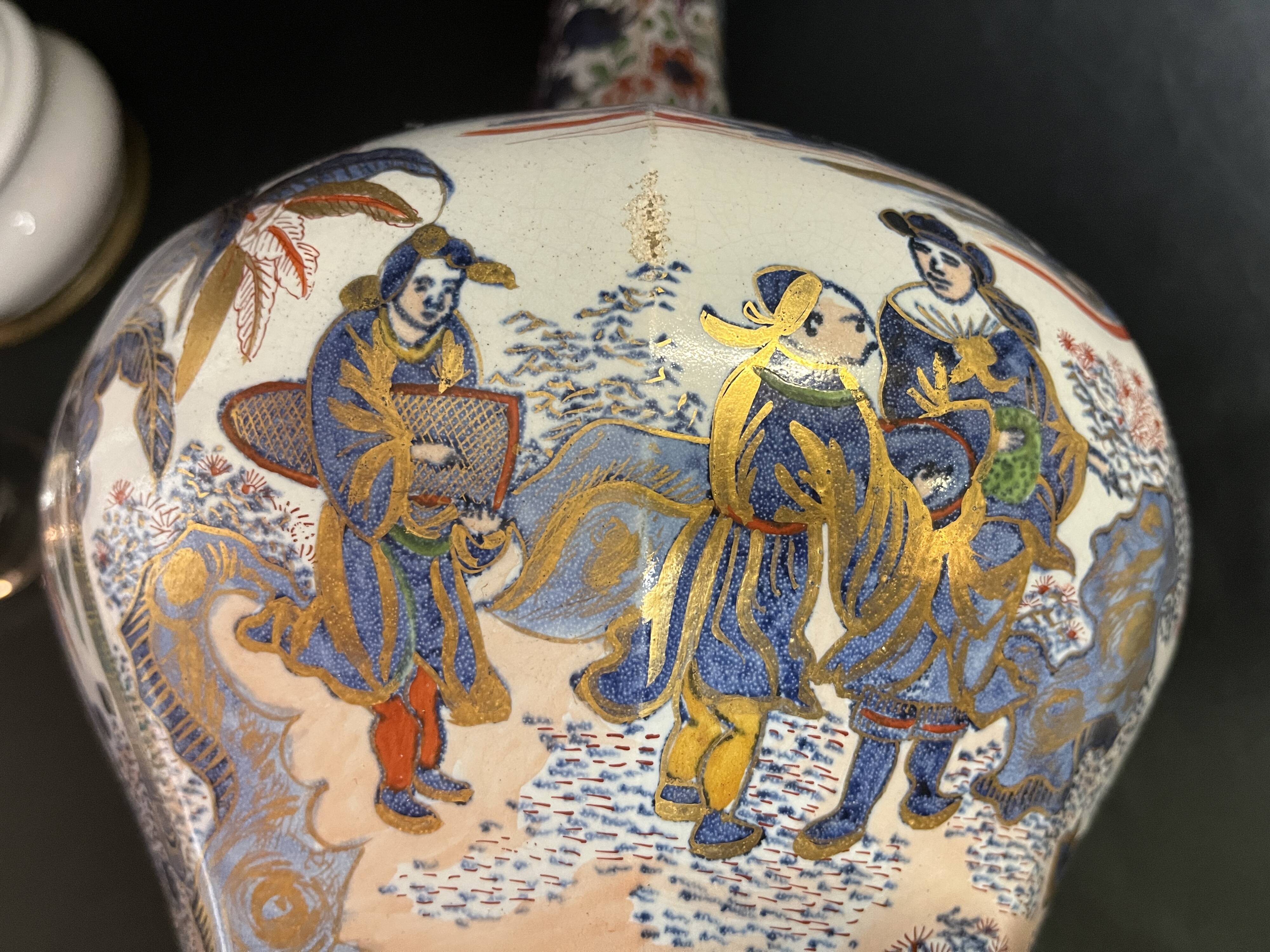 Delft, important vase pans coupés faïence émaillée XIXème
