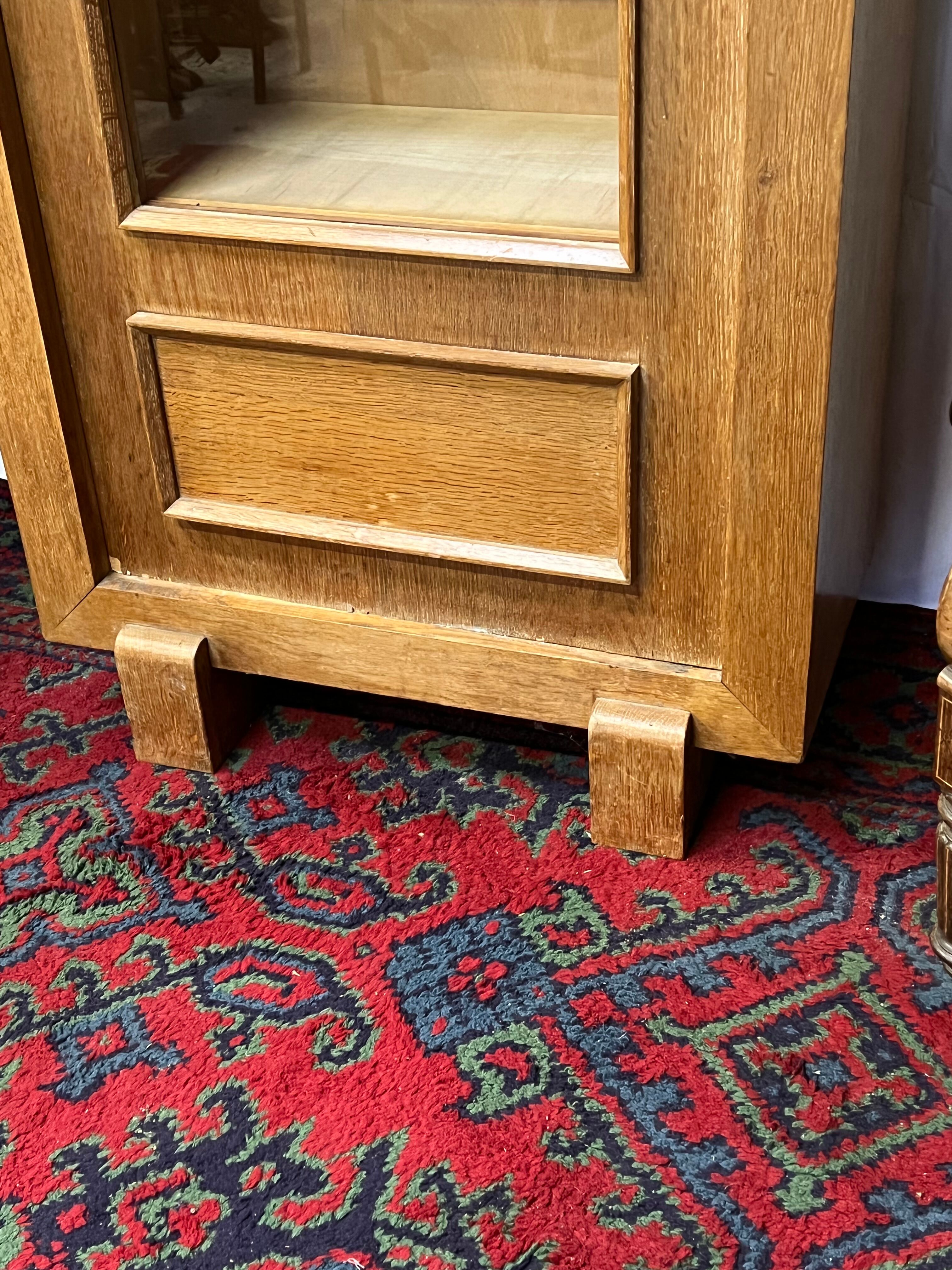 art deco showcase of small size, in oak veneer around 1930/40