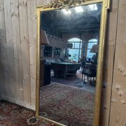 Miroir à fronton style Louis XVI en bois doré