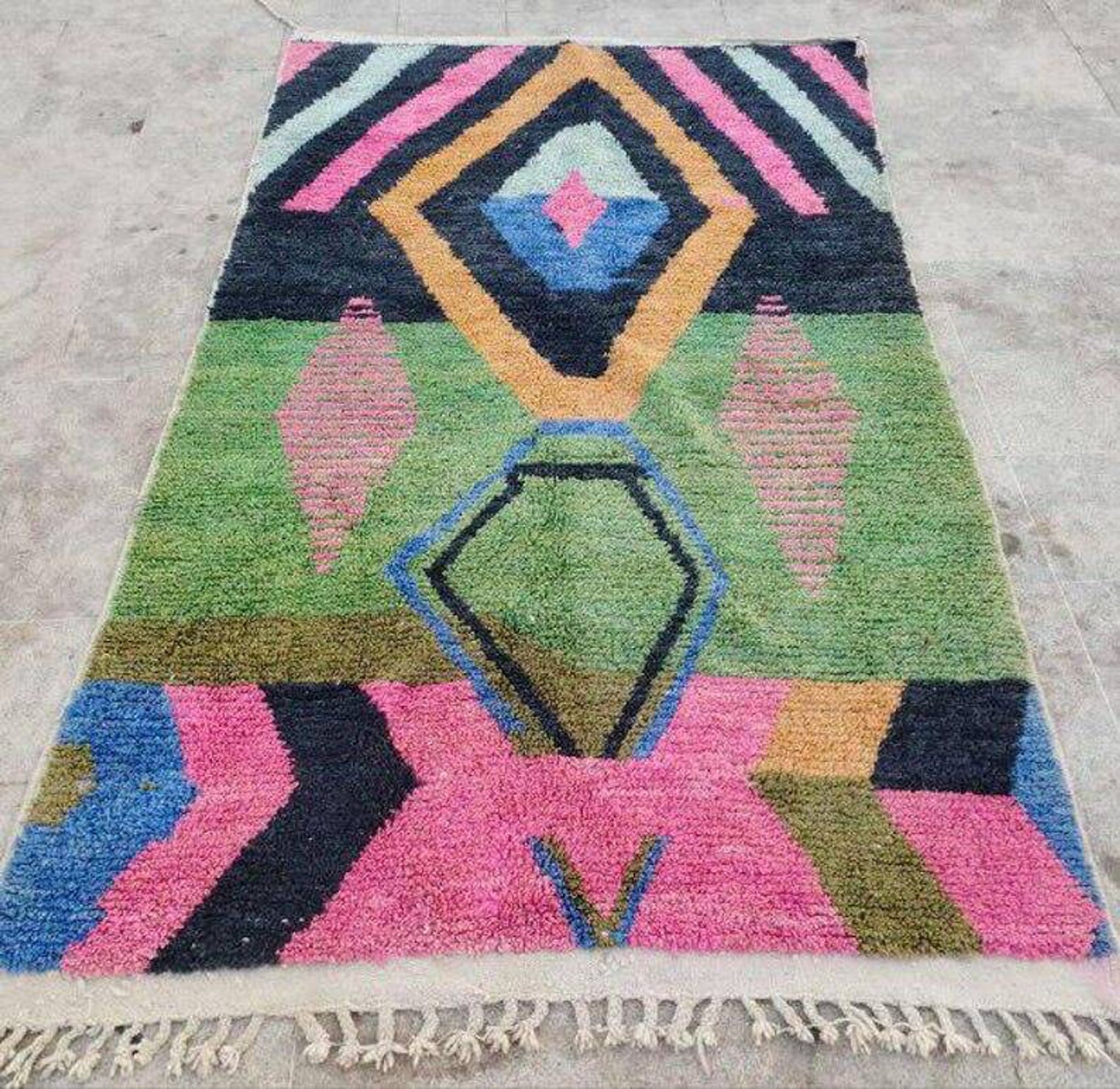 Handmade pure wool rug, size 150 x 250 cm