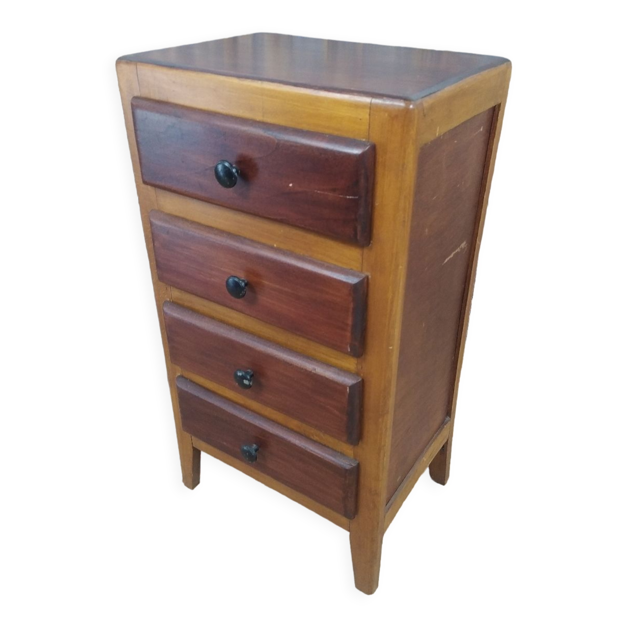 Wooden chest of drawers