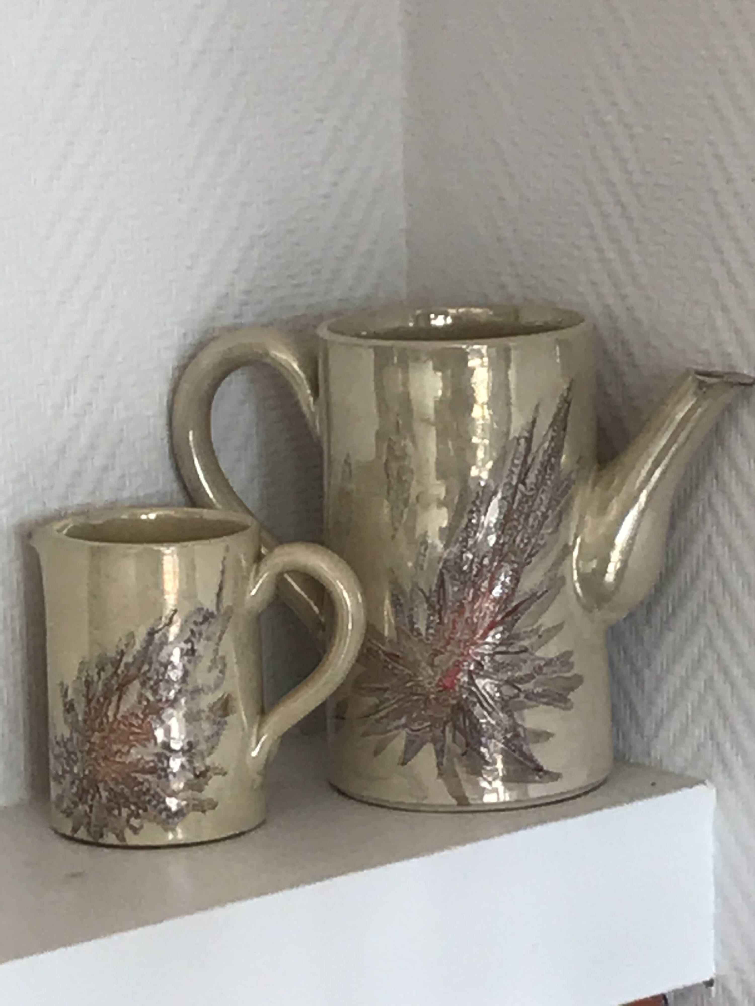 Set of 1 jug and 1 milk jug signed La Roue Vallauris.