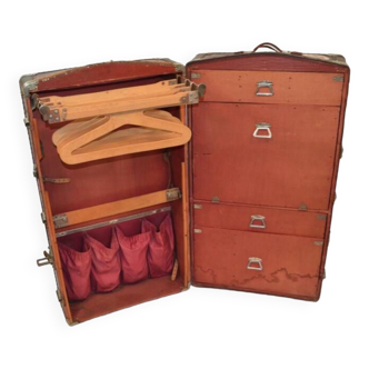 Cabin dressing trunk