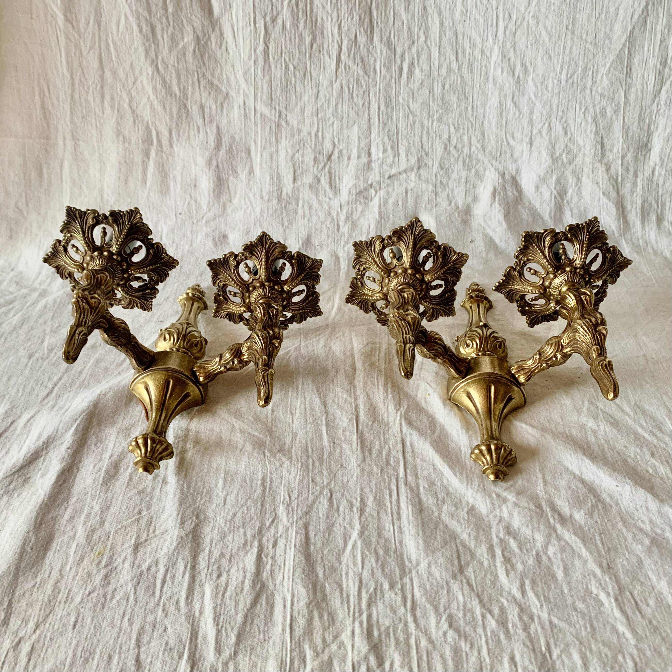 Pair of gilded brass wall lights - Louis XVI style