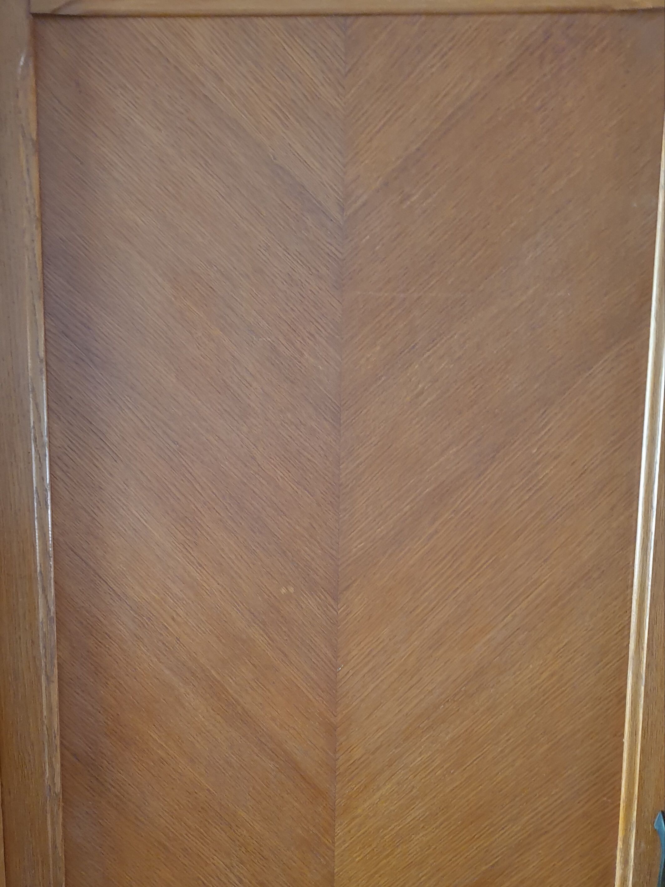 Parisian wardrobe with sliding doors