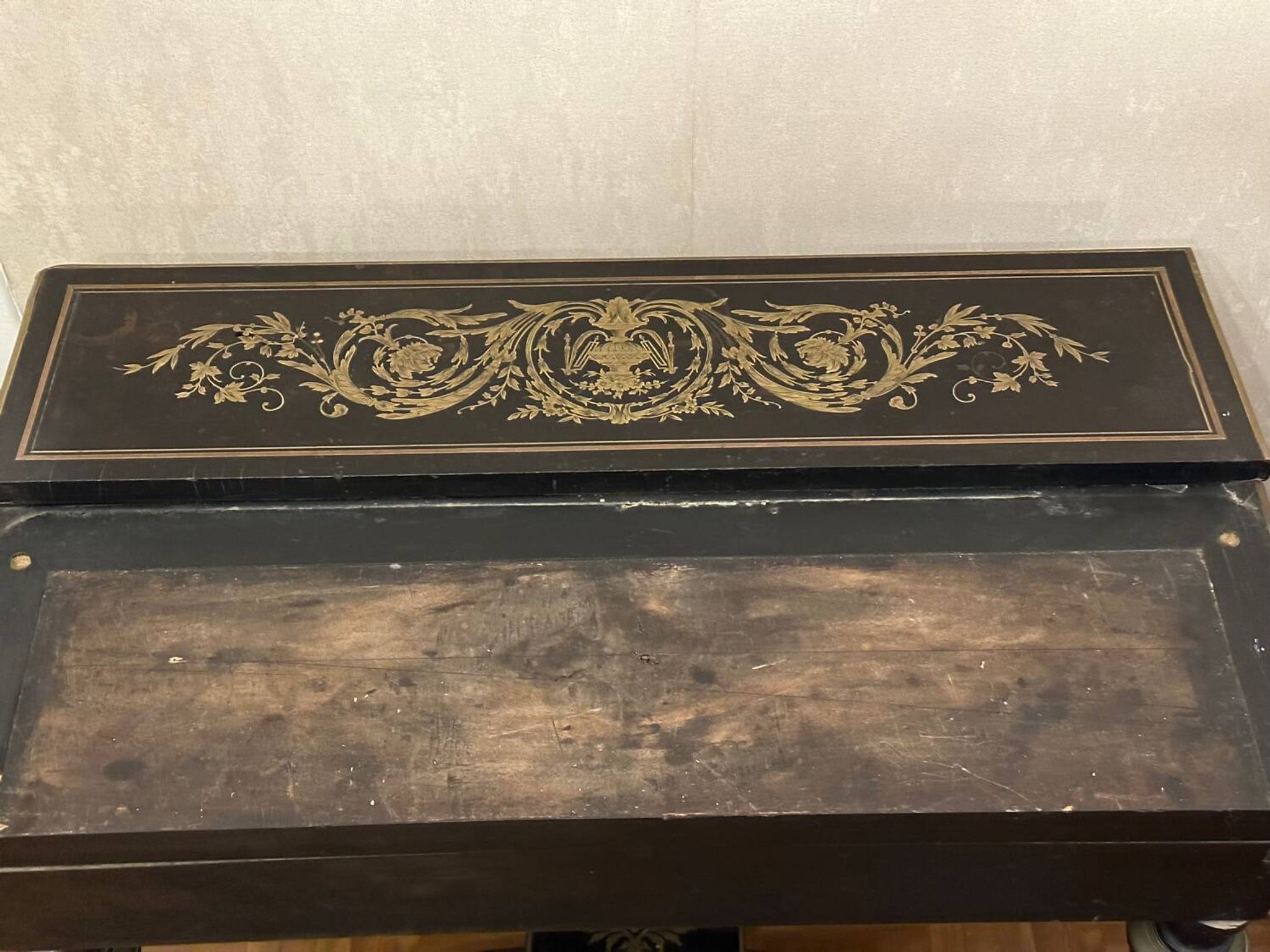 Napoleon III secretary with tiers - Blackened wood, enhanced with brass 19th century