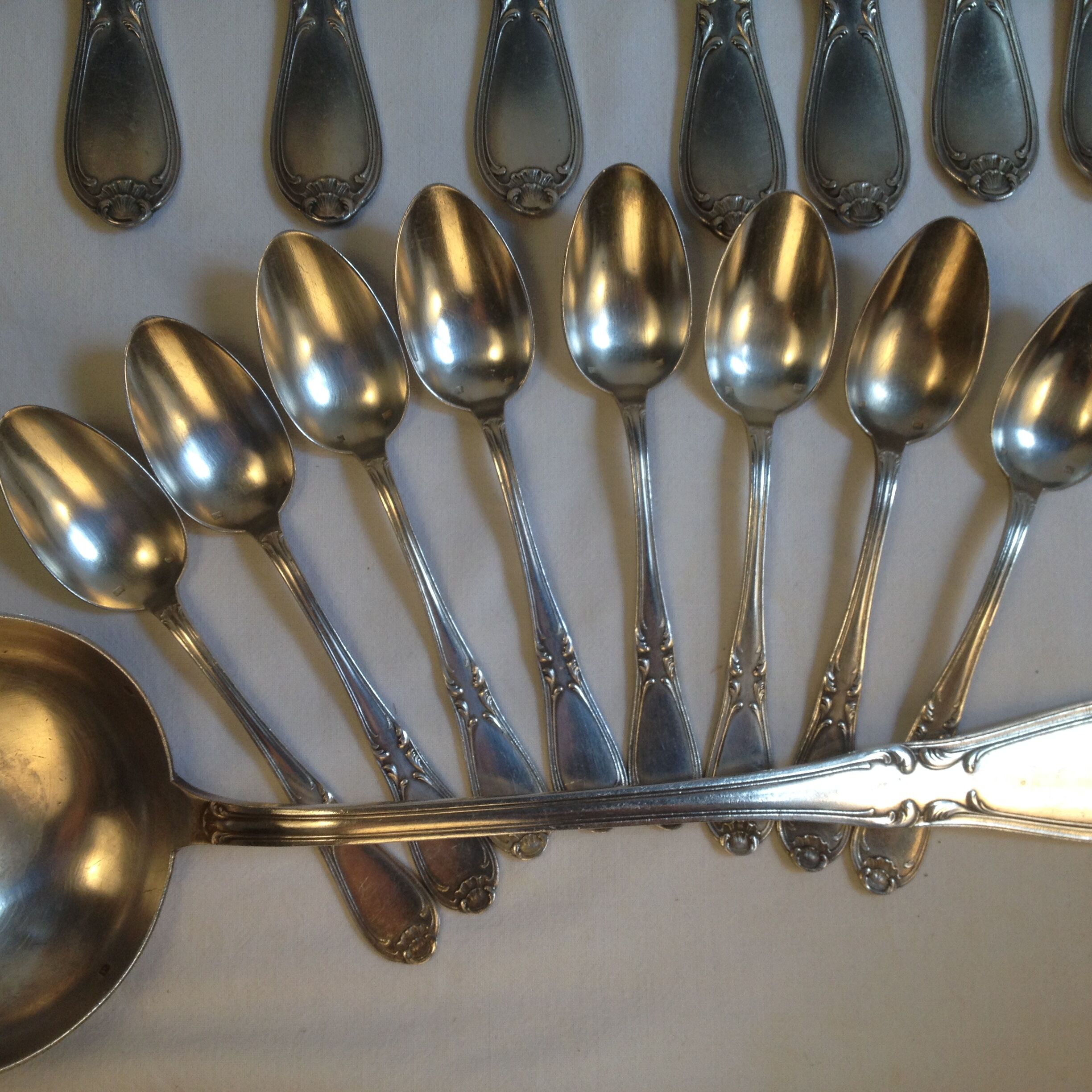 Housewife "Au Bon Marché" in silver metal rocaille model