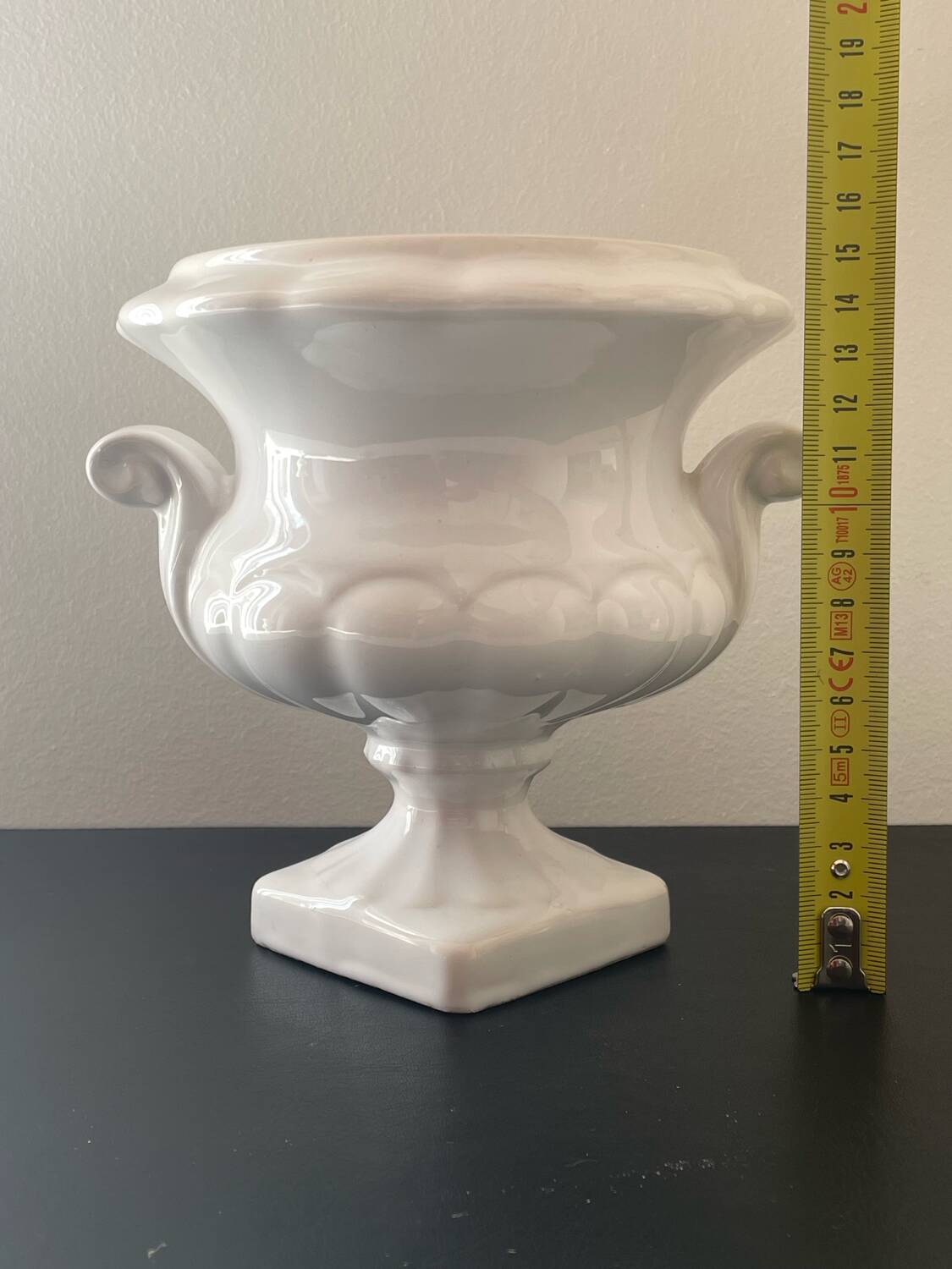 Small Medici vase in white porcelain