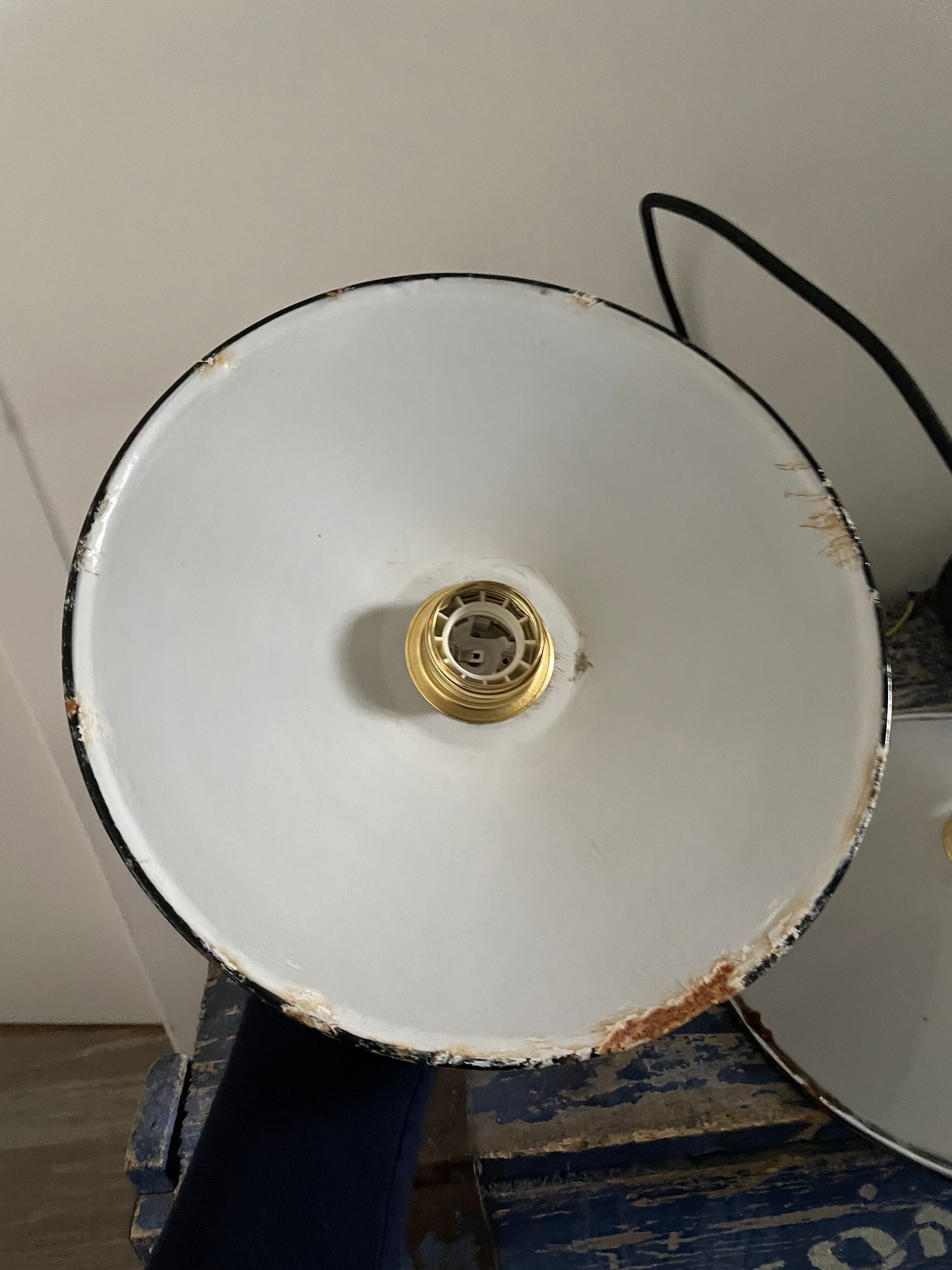 Set of three new electrified white enamelled sheet suspensions