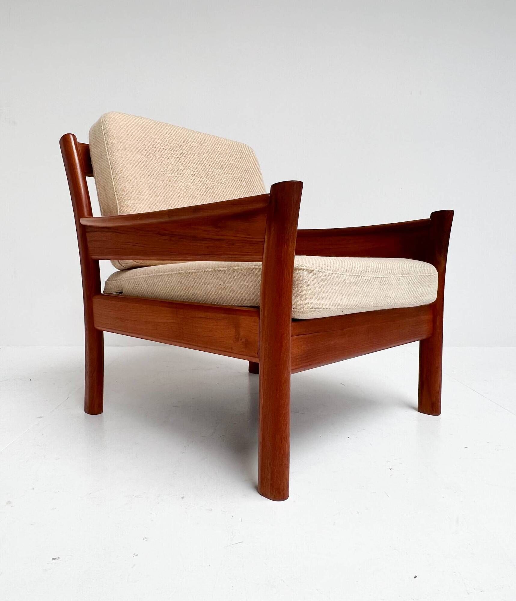 Set of men's and women's armchairs by Dyrlund (2 chairs), 1960s
