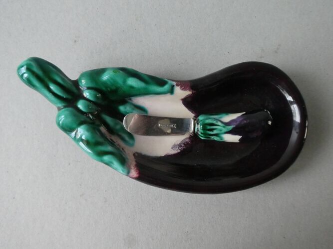 Beurrier en barbotine, aubergine, A. Ferlay Vallauris