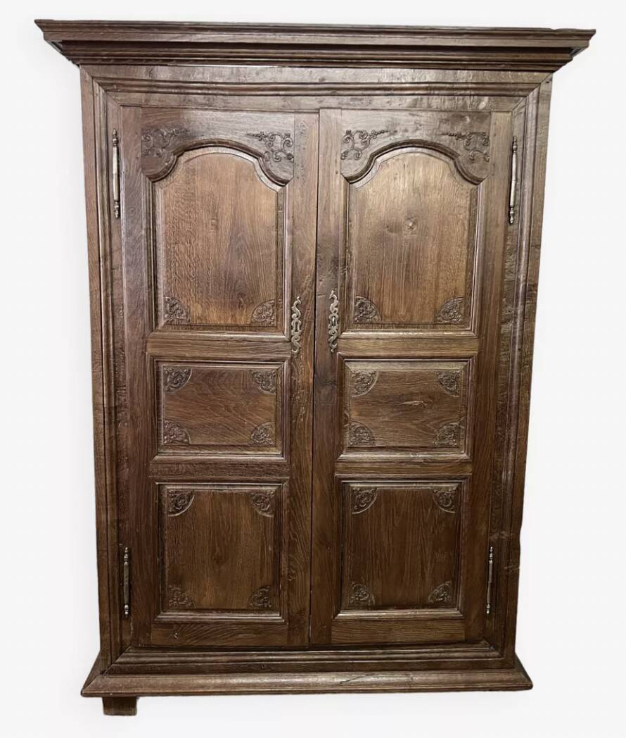 Louis XV carved wooden wardrobe from the 18th century