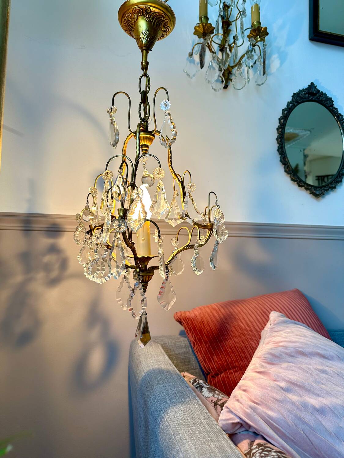 Pendant chandelier with crystal tassels