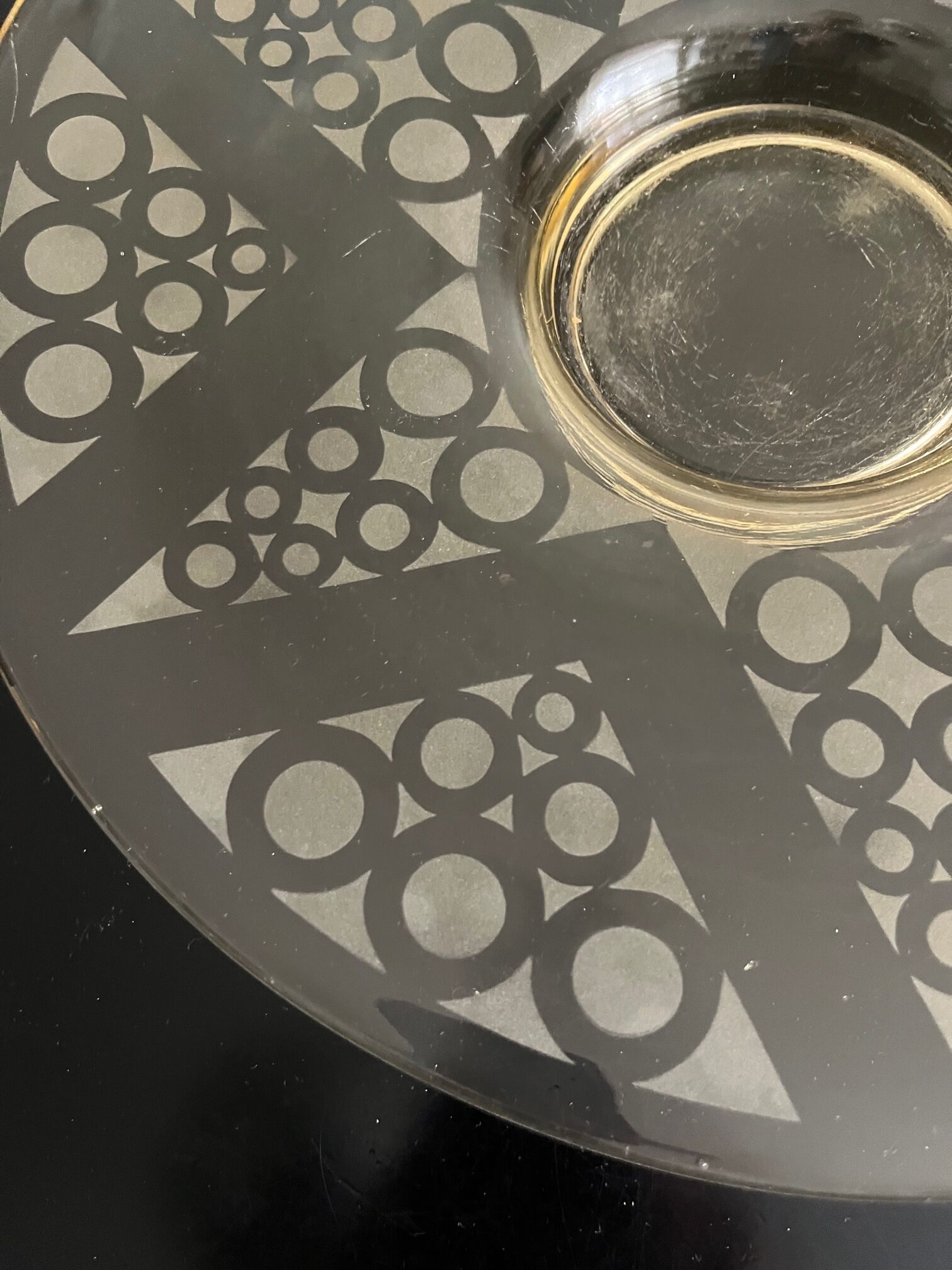 Art Deco cut in engraved glass