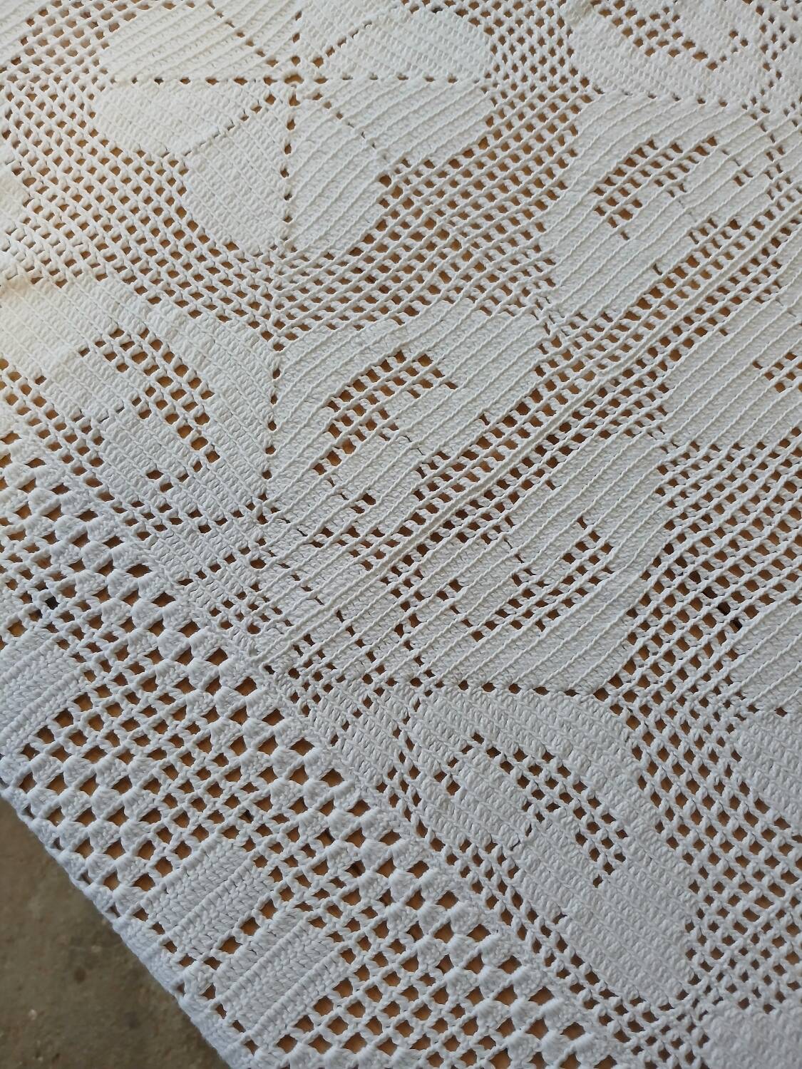 Dessus de lit / nappe / rideau ancien en crochet