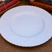 Spode Savoy dinner plate with embossed cabbage leaf pattern