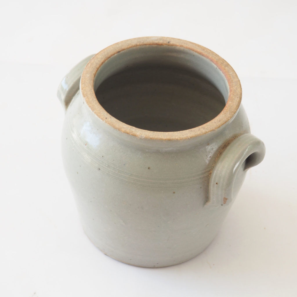 Gray sandstone pot
