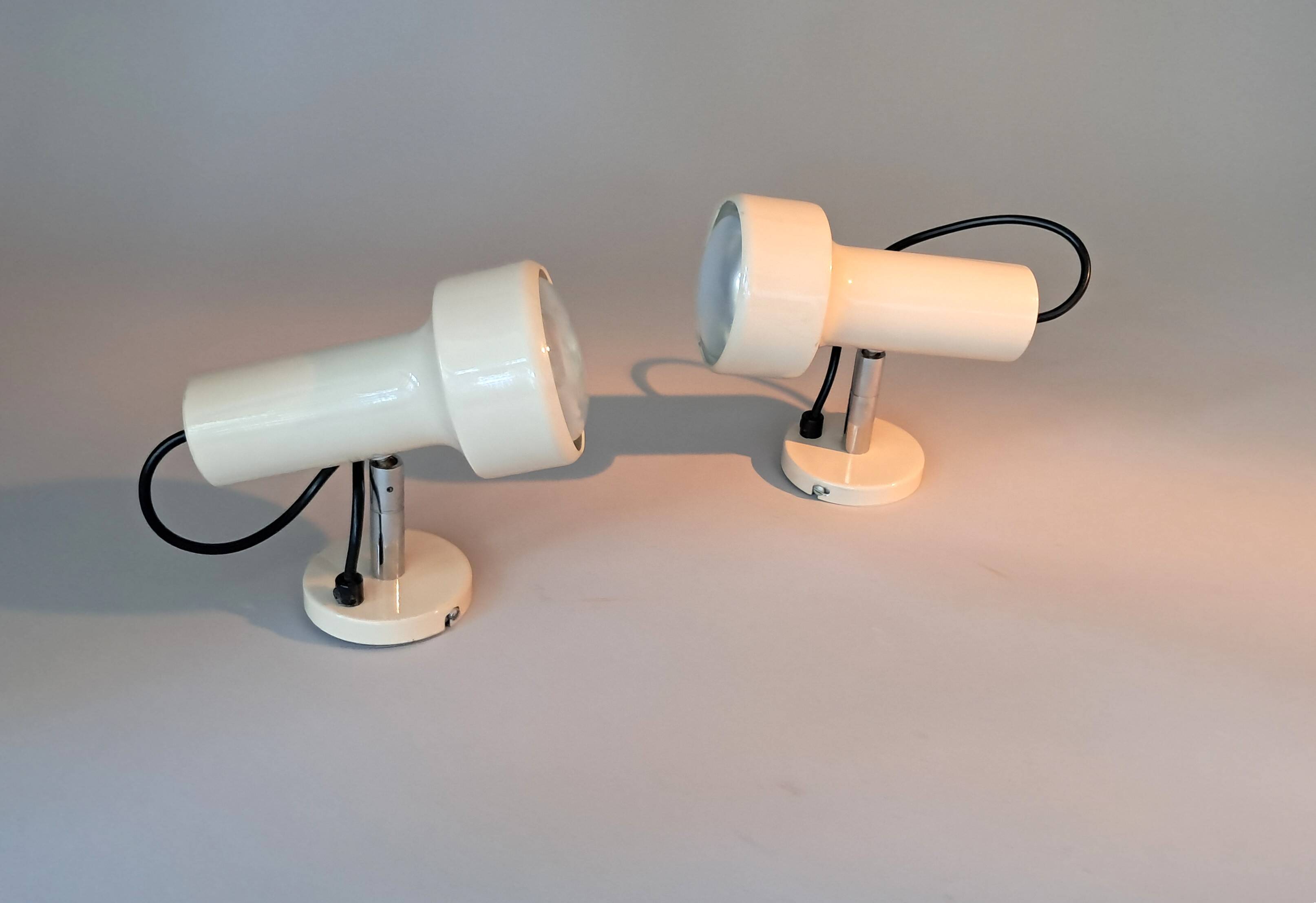 Pair of 1970 wall lights in beige lacquered aluminum.