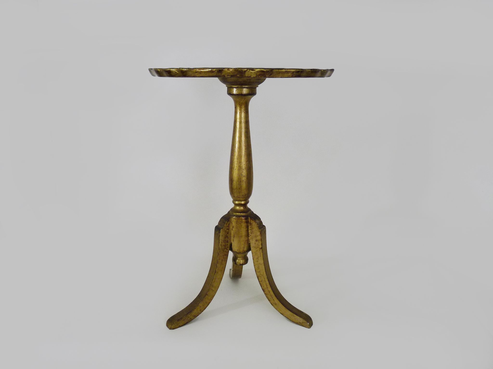 Pedestal table vintage Florentine side table in hand painted and gilded engraved wood. Year 50