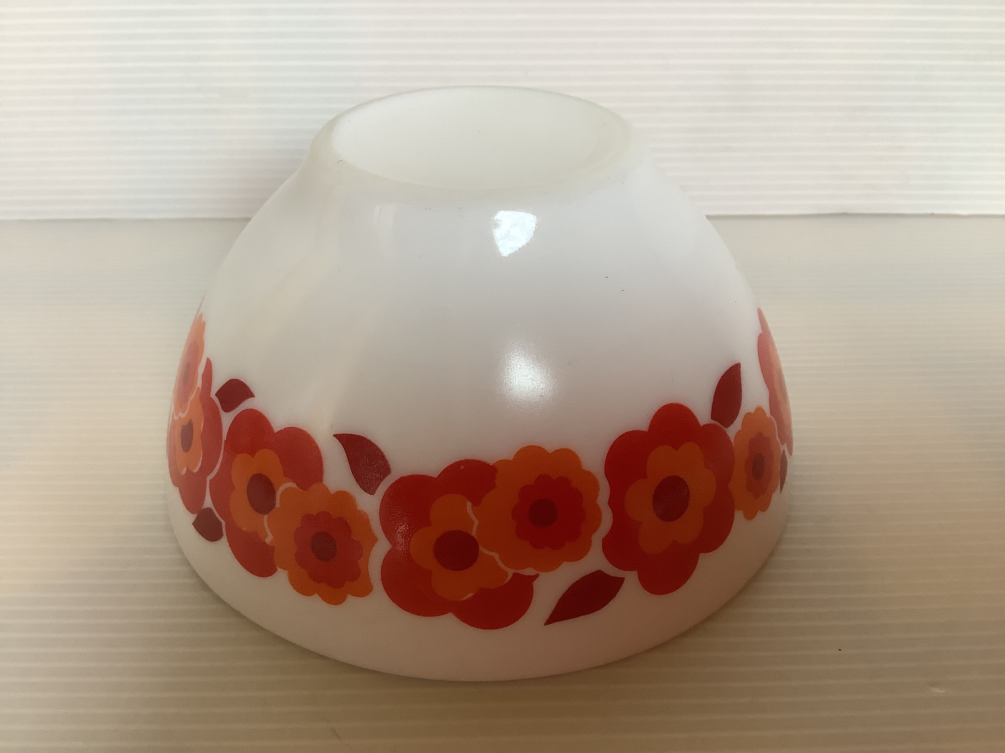 Red flowers bowl lotus Arcopal