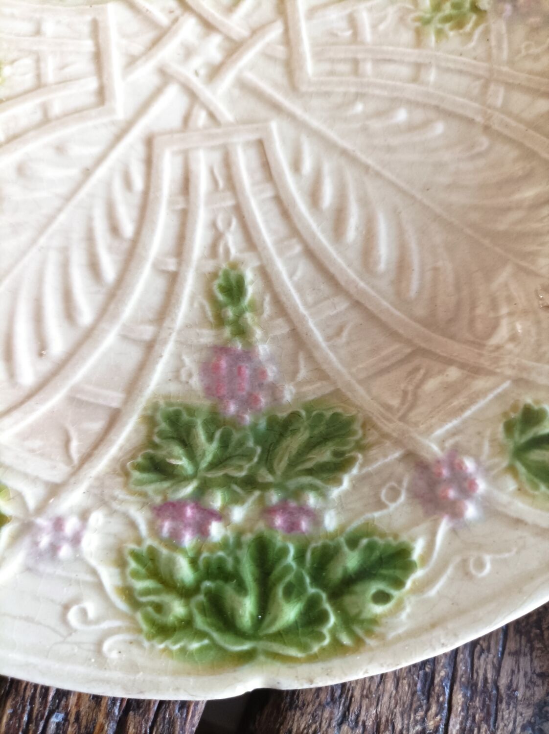 11 dessert plates in slip decorated with grapes Les salins