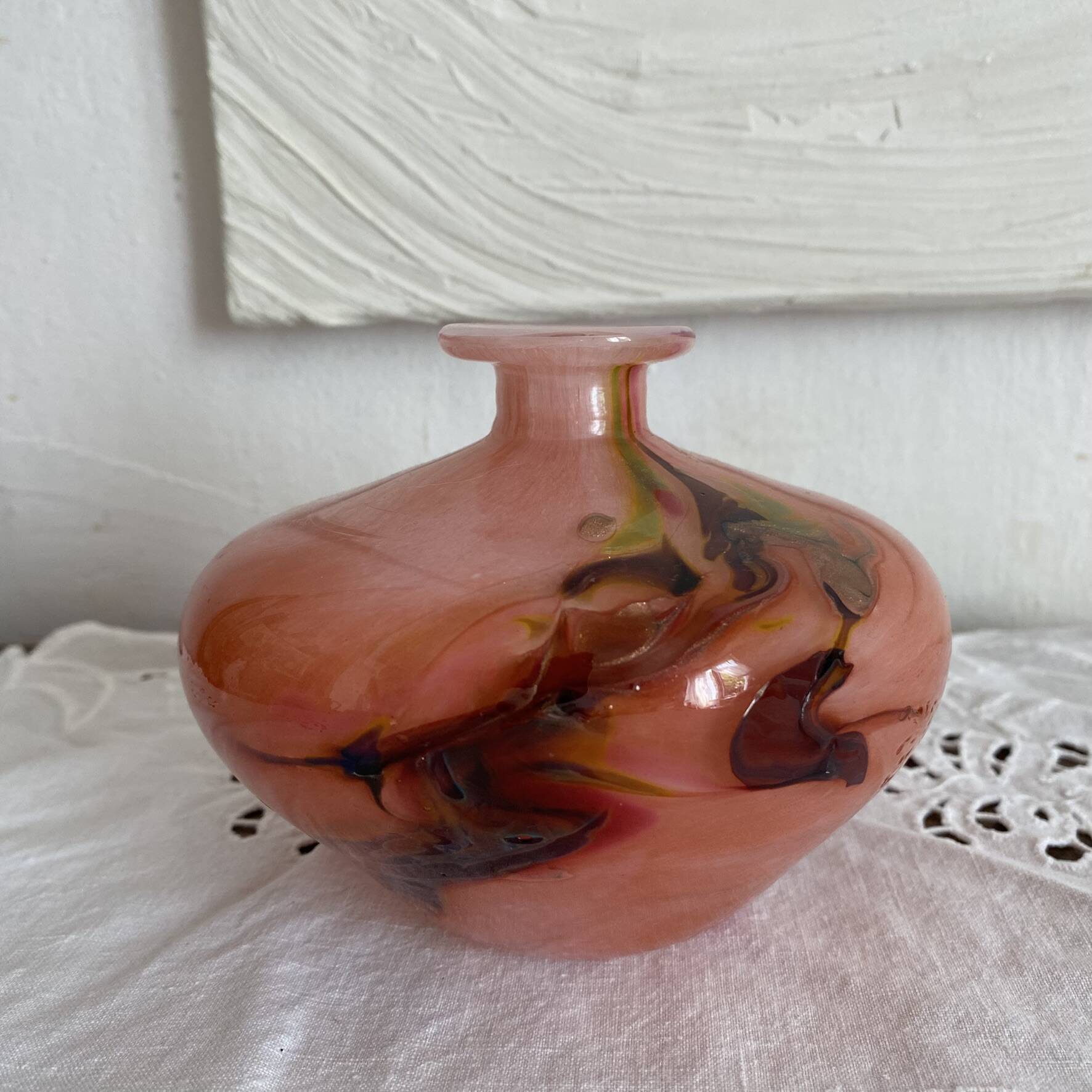 Single flower vase signed Gérard Torchaux, Art glass.