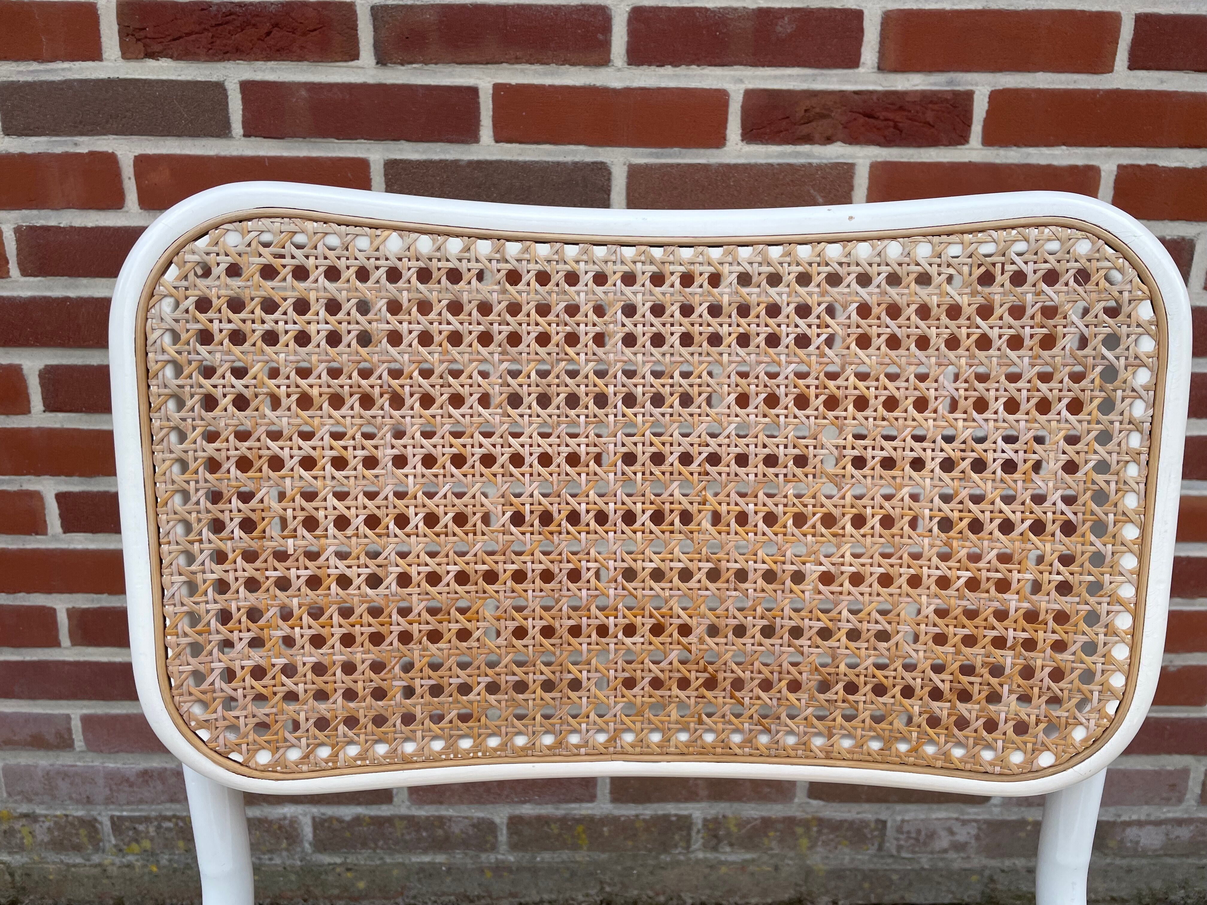 Cesca design chair b32 model in white design