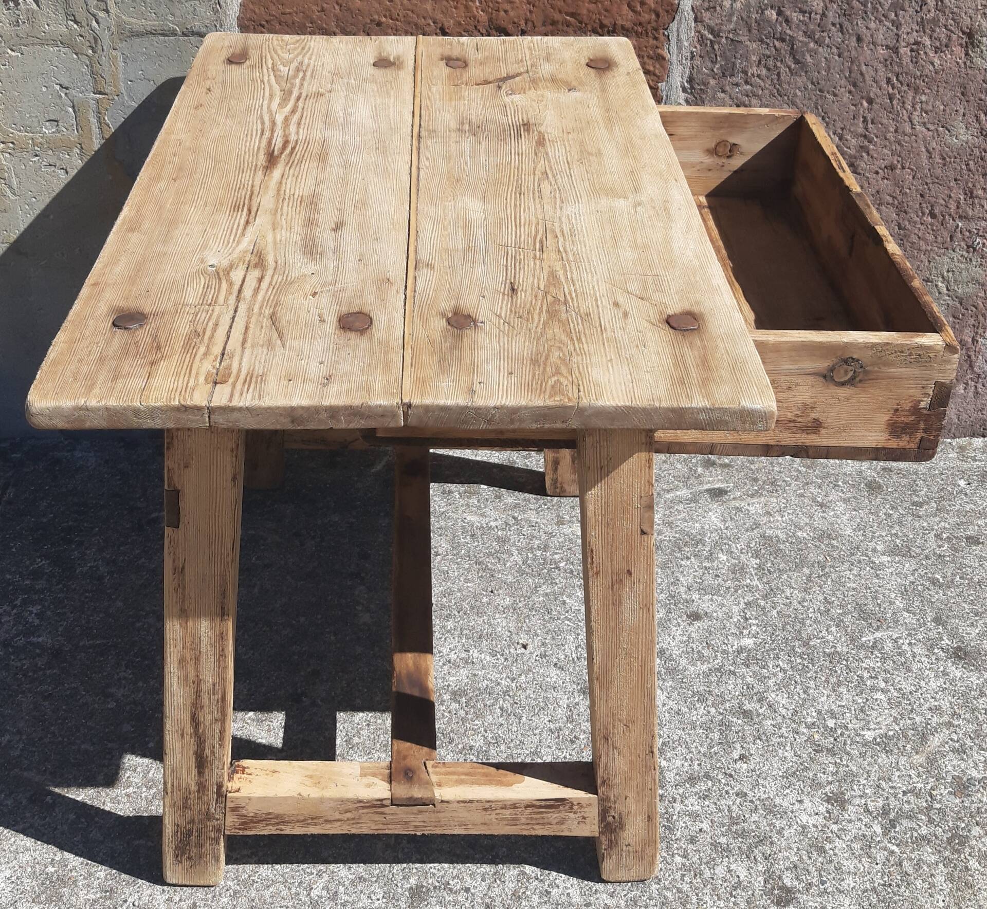 Table basse ou d' appoint. (18ème siècle)