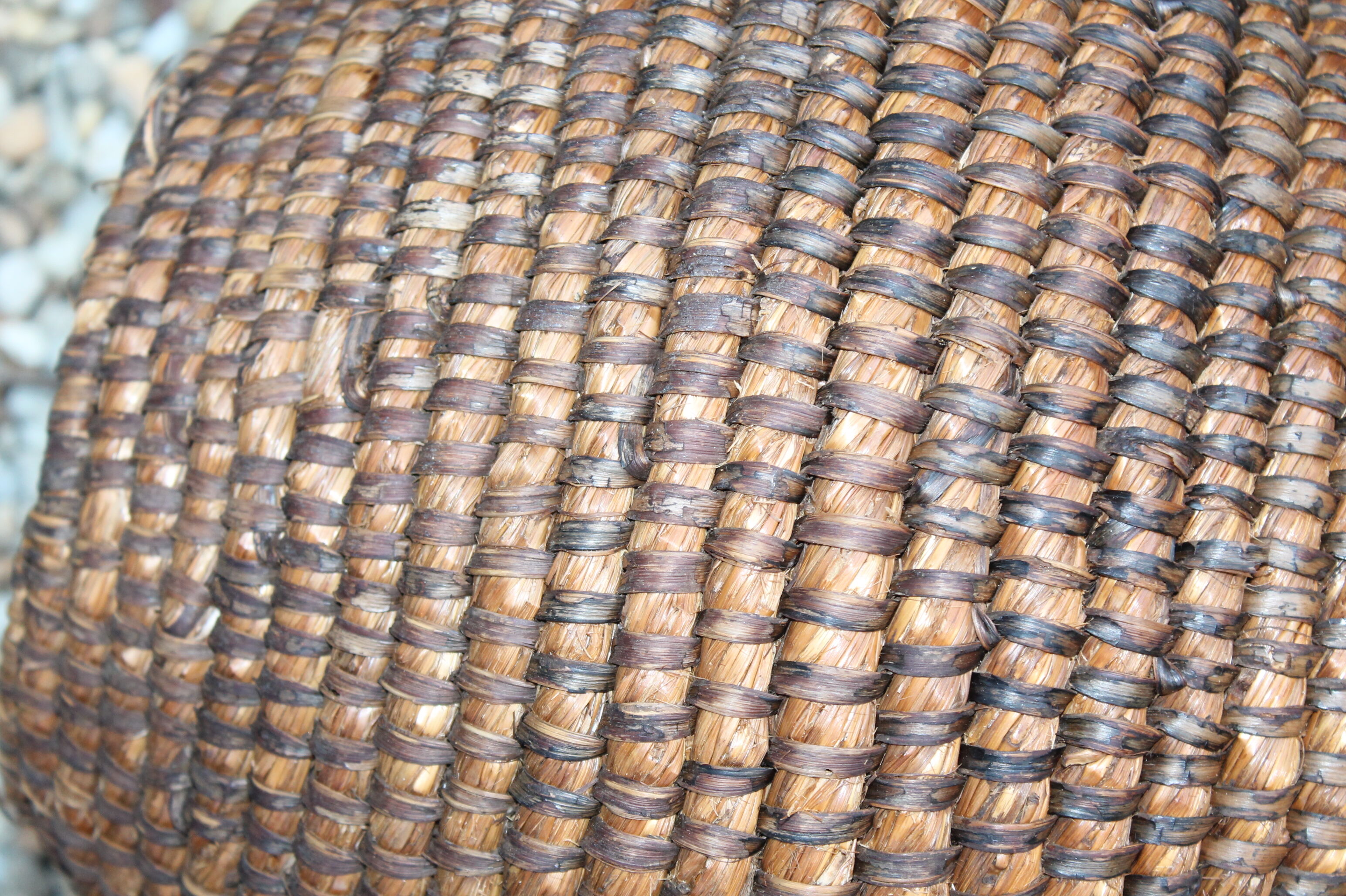 Charentaise woven straw pan