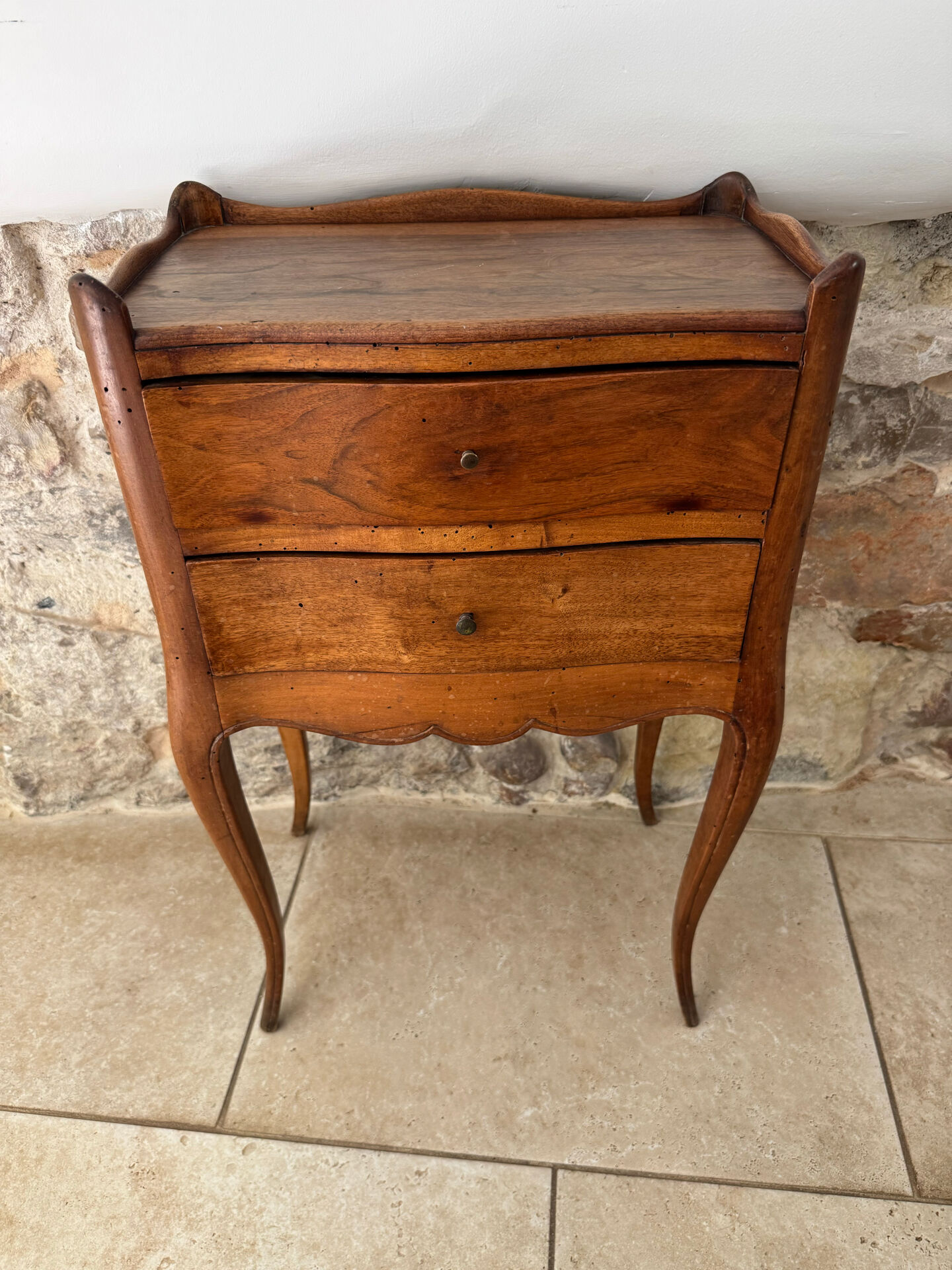 Jolie table de nuit, Louis-Philippe, noyer massif