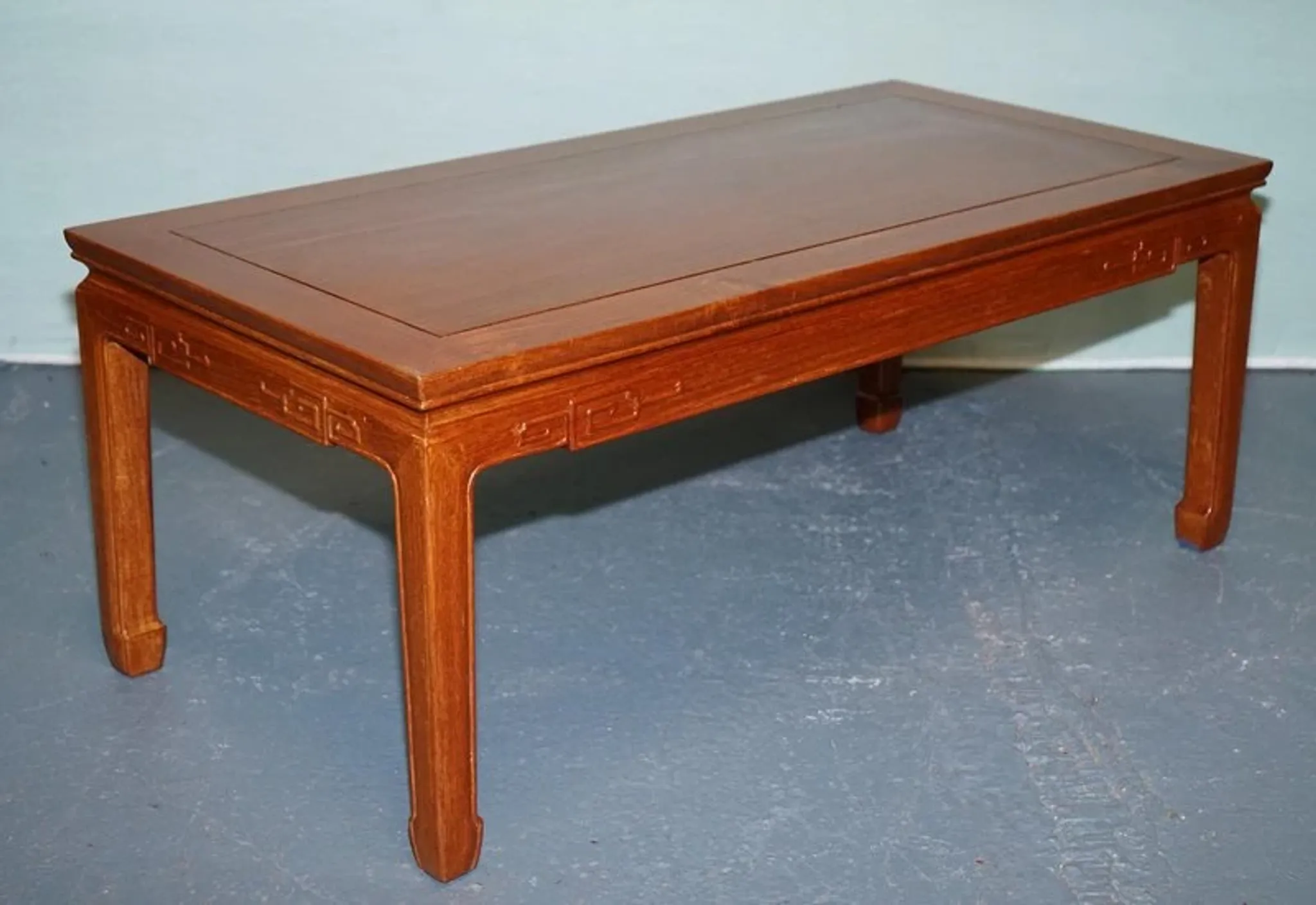 Table Basse Rectangulaire Vintage Orientale en Teck Sculpté, Chine