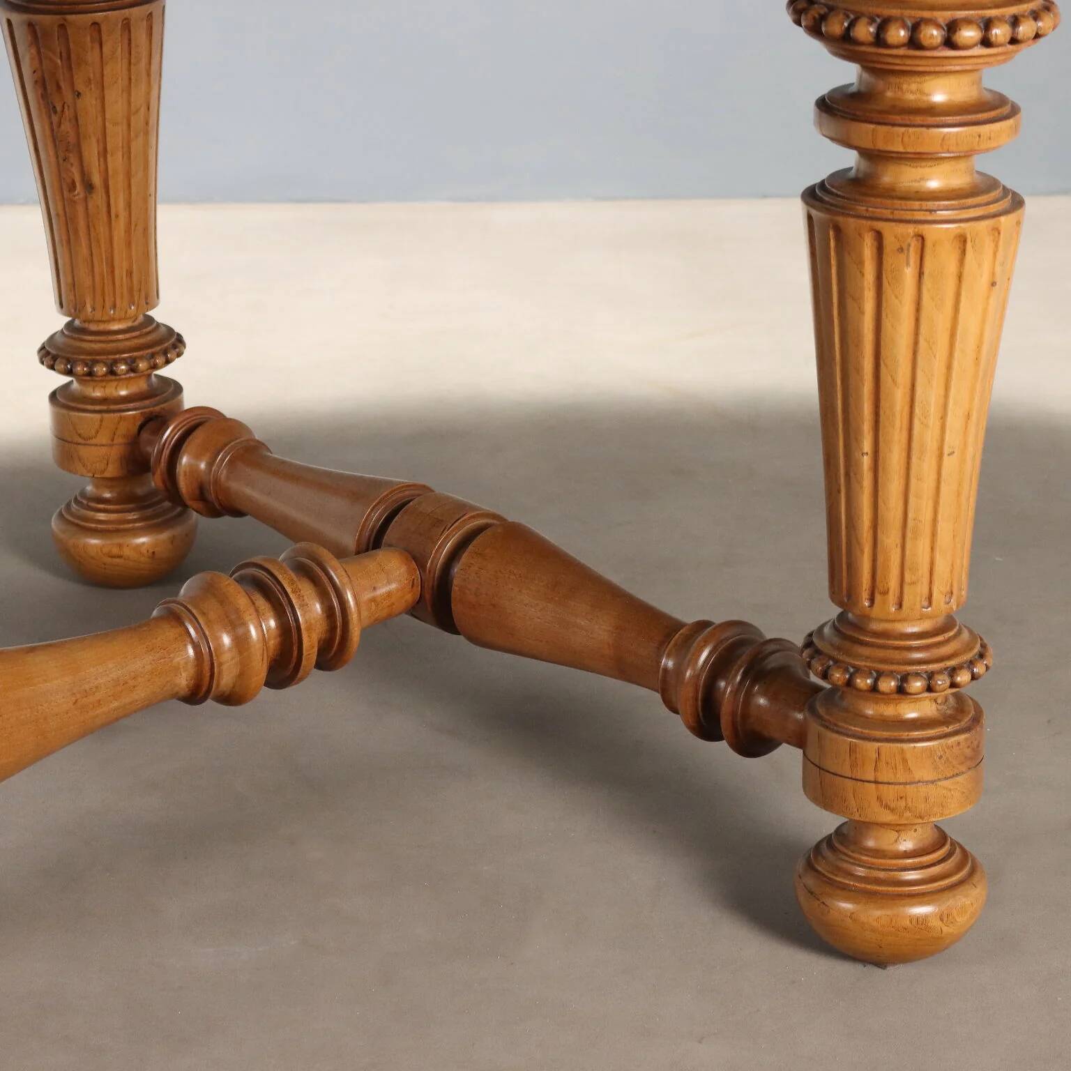 Table extensible en noyer - Italie XIXe siècle