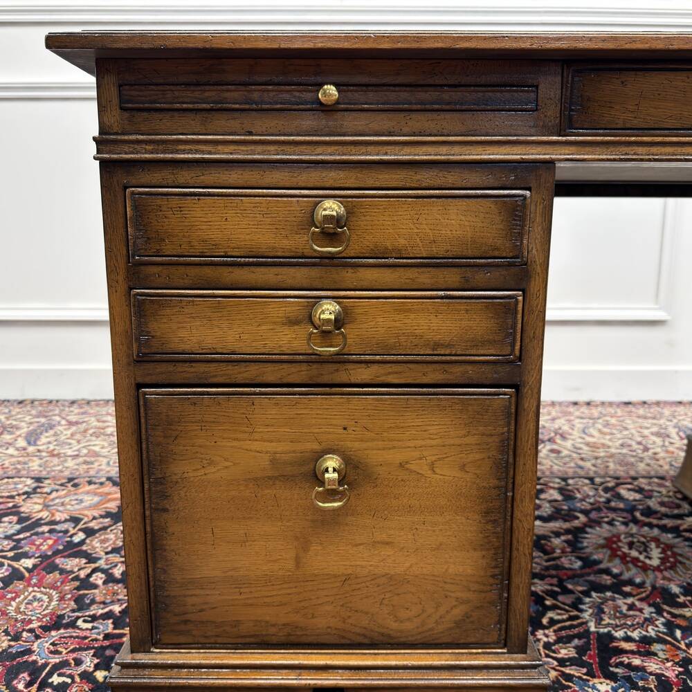 Bureau Chesterfield RAC Classic English