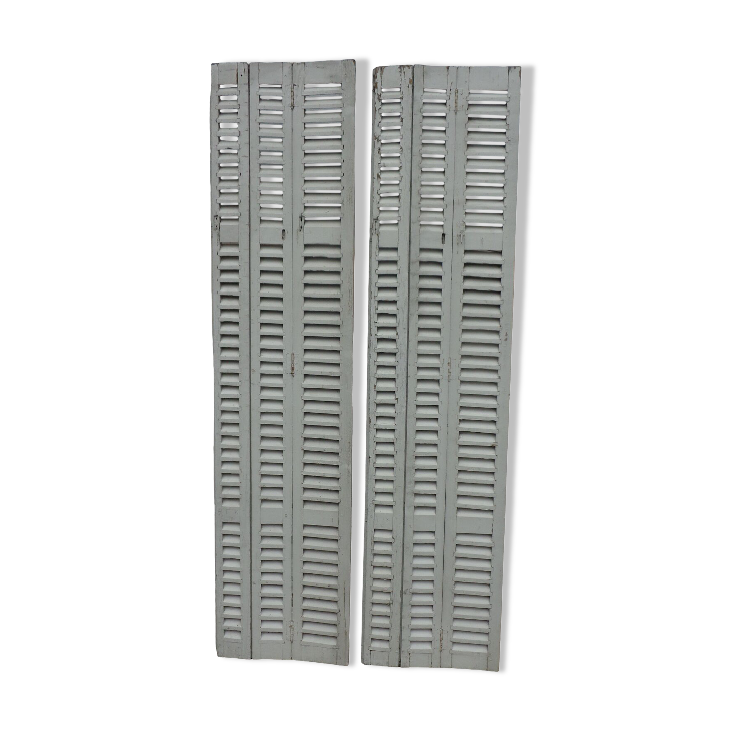 2 shutters with fixed louvers