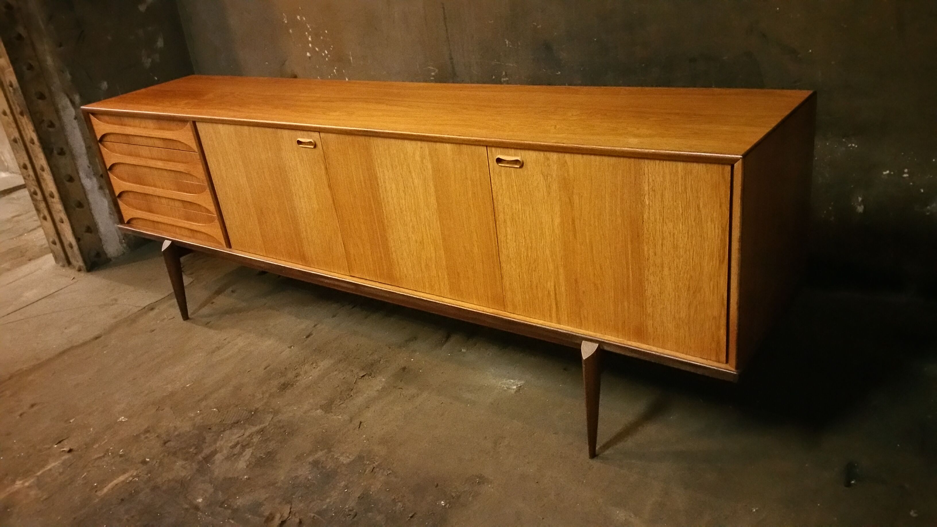 Row V - Form Oswald John Paola sideboard 50 60 Scandinavian years
