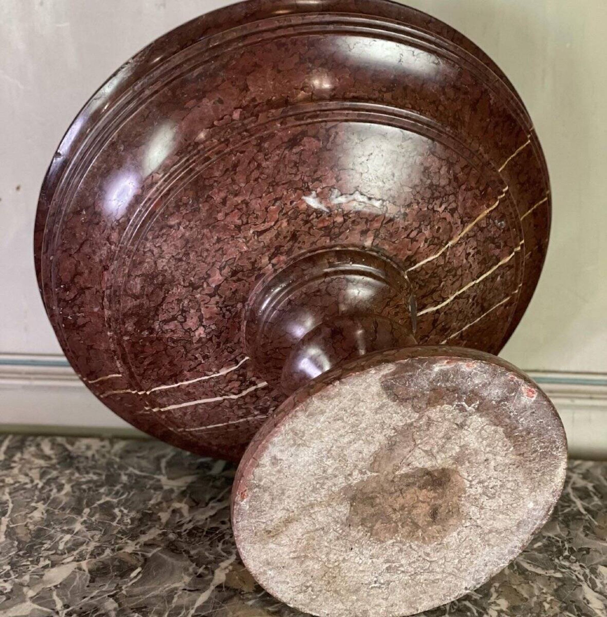 Vasque en marbre rouge griotte vers 1800