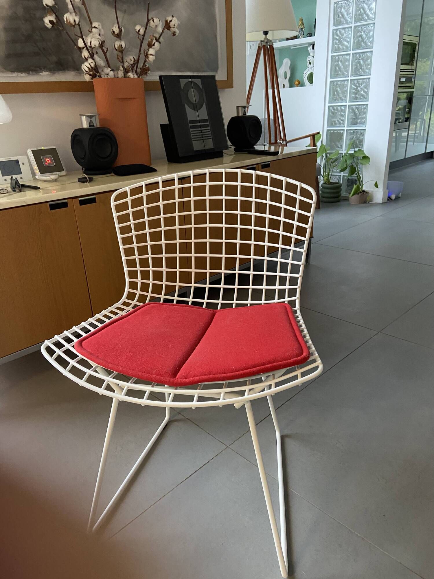 Bertoia Knoll chair with original red Knoll cushion in perfect condition.