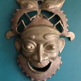 Masque africain en bronze