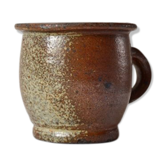 Pot with handle