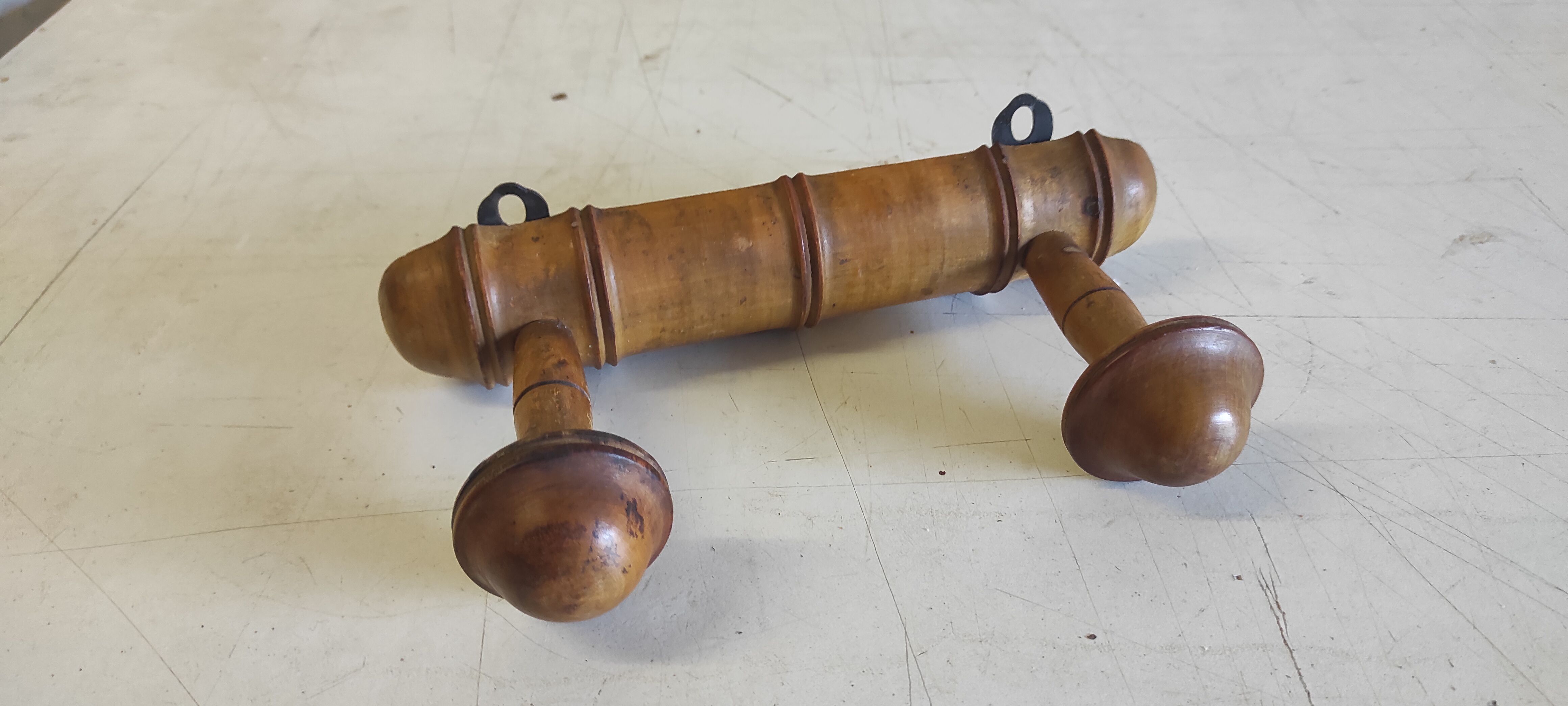Wall-mounted coat rack in solid wood - 1950s/60s