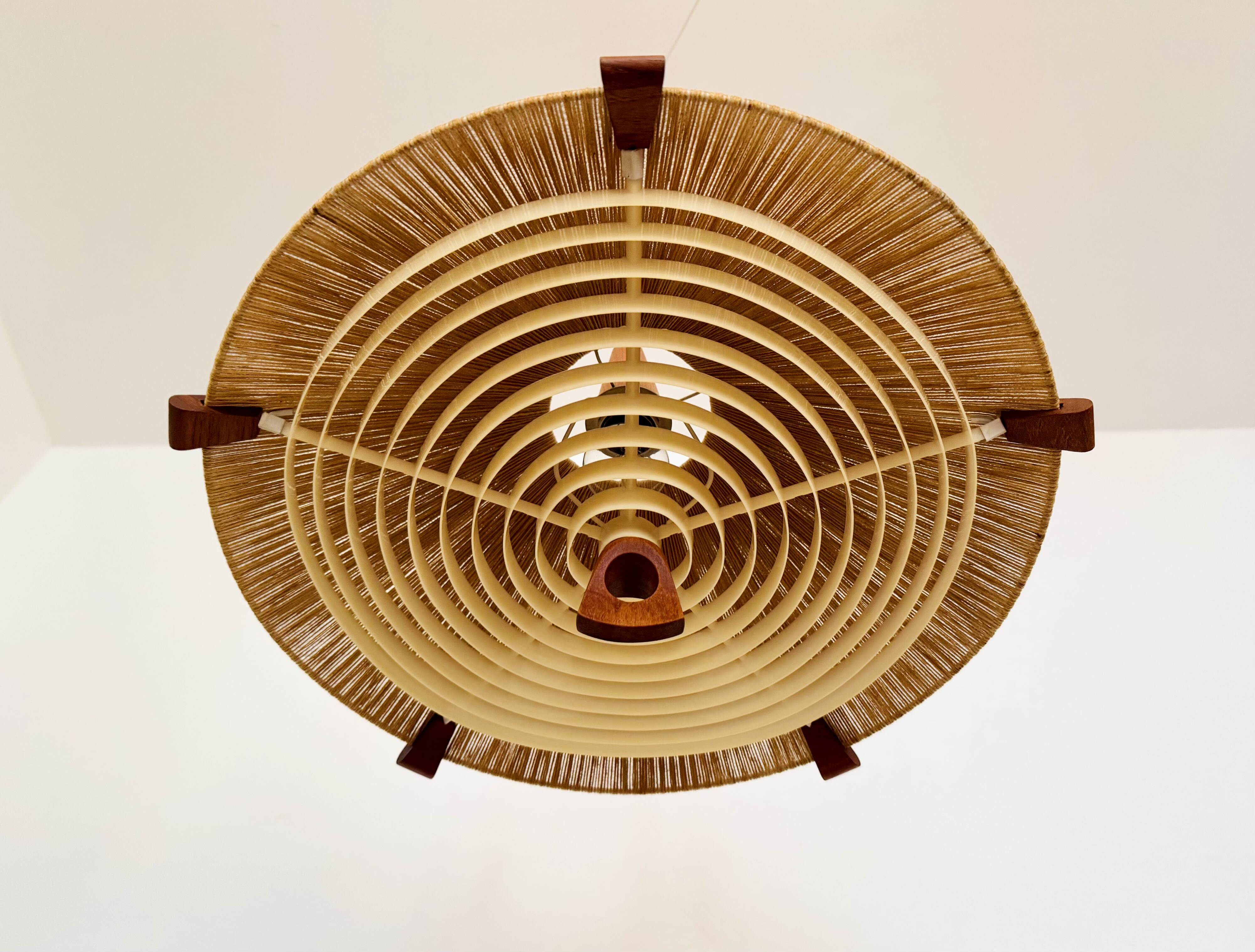 Suspension en sisal et teck par Temde