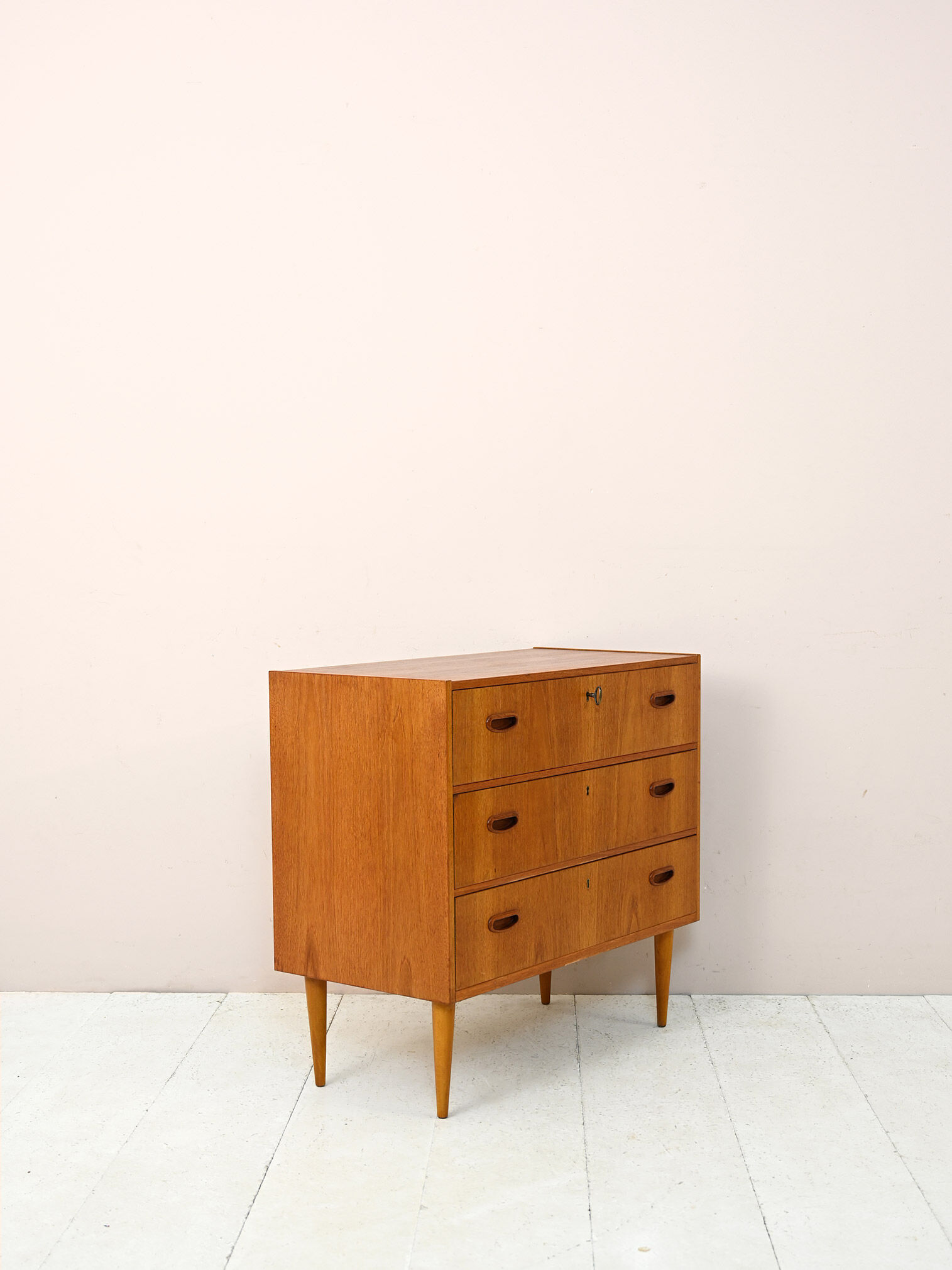 Scandinavian chest of drawers