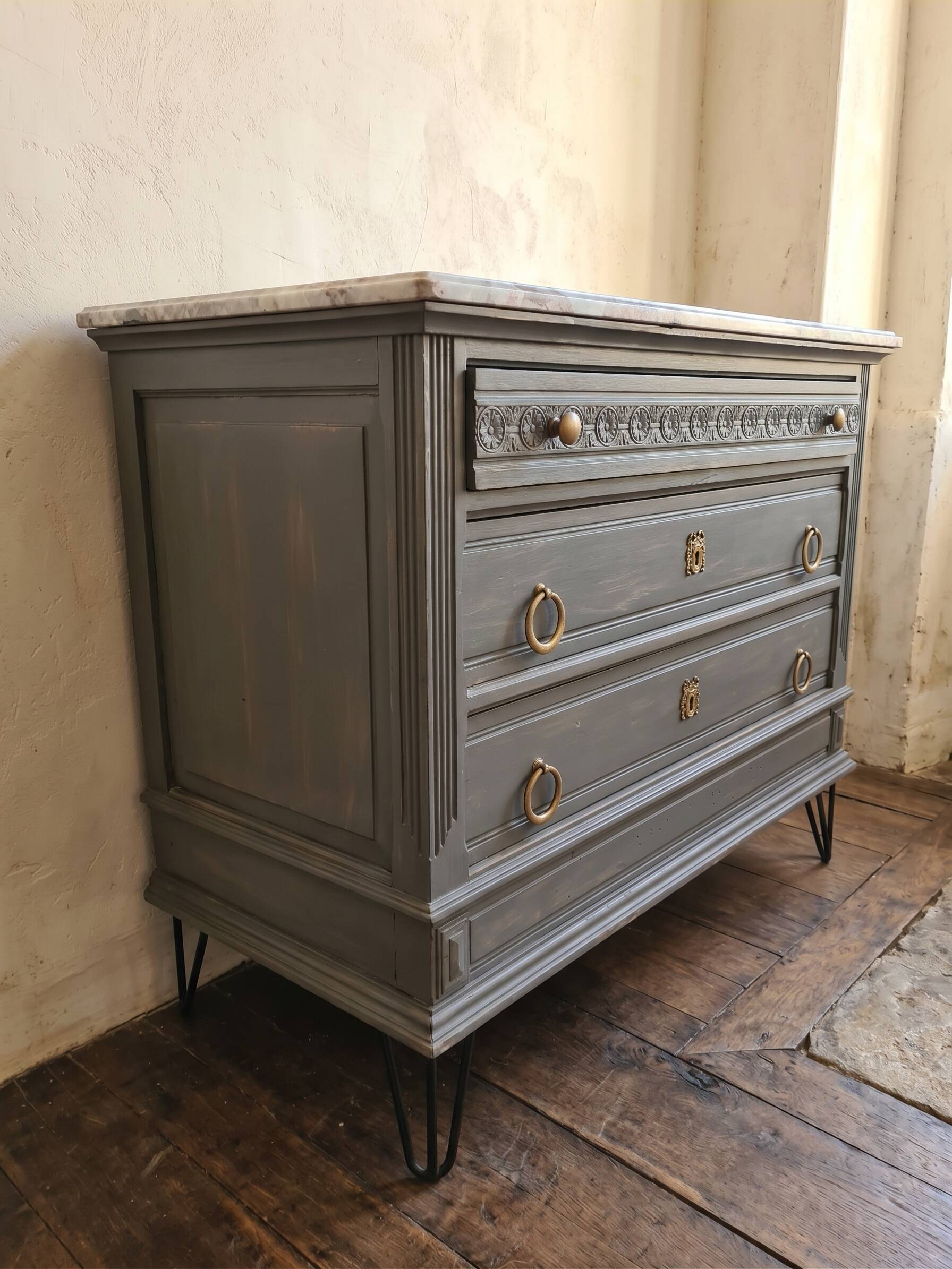 Commode ancienne rénovée avec goût
