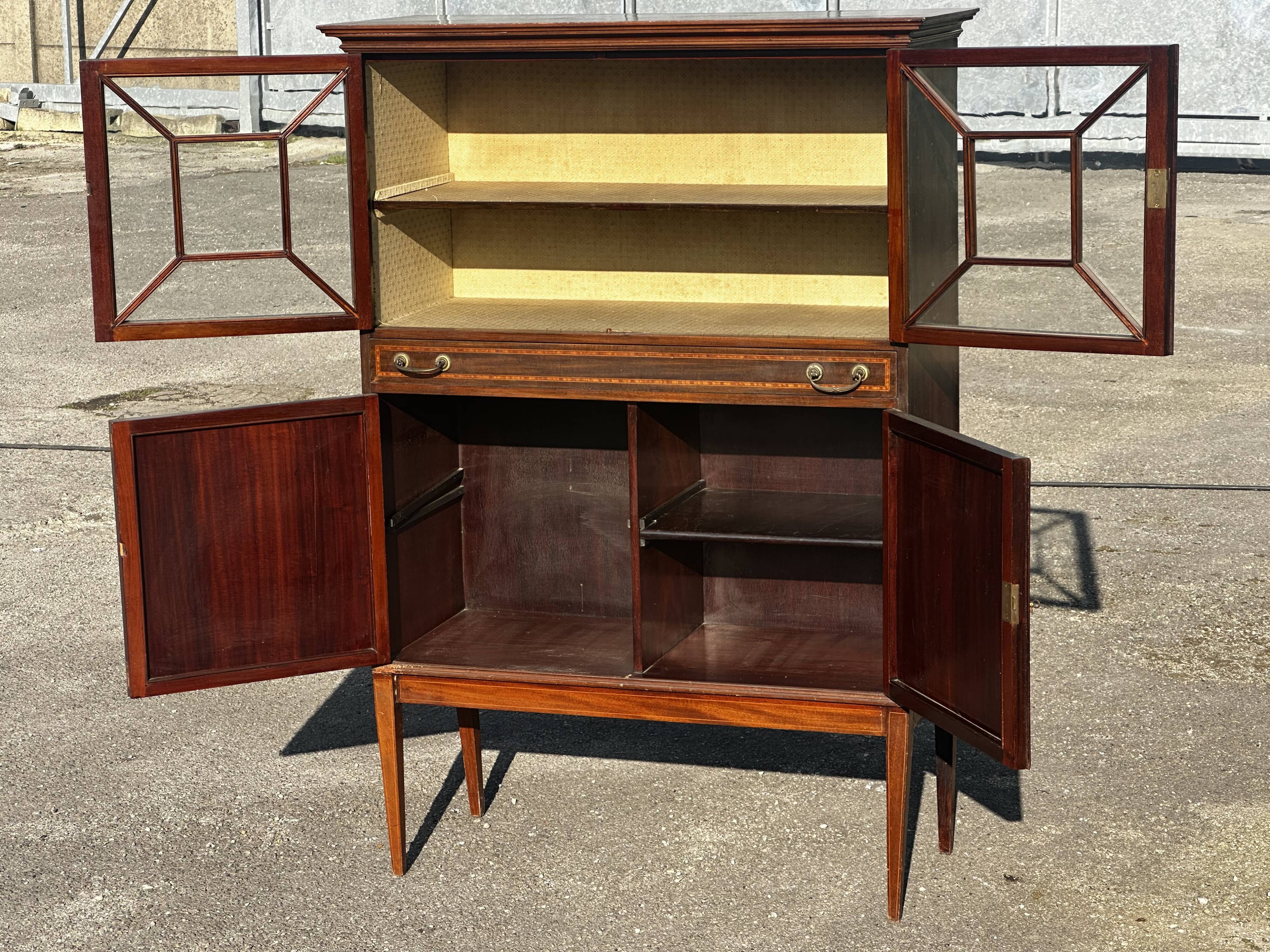 Vitrine buffet en acajou début XX e - Royaume Uni