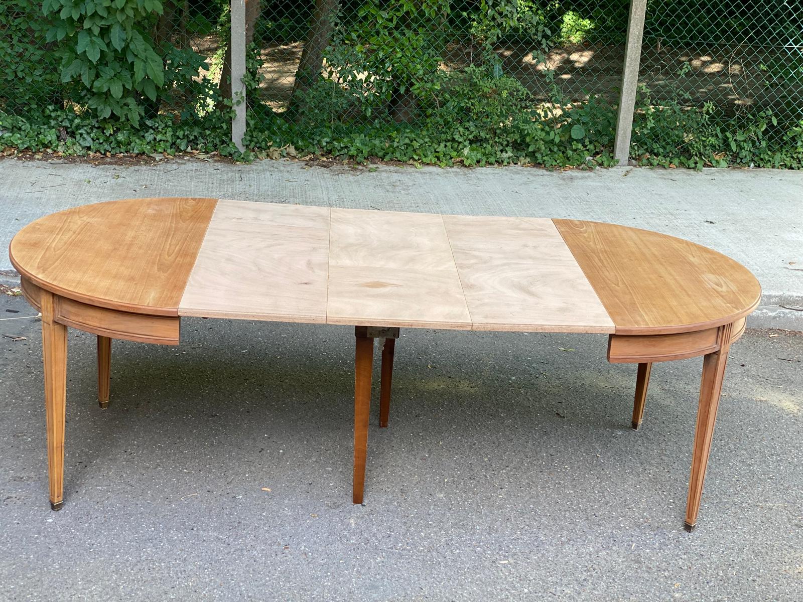 Louis XVI round extendable dining table renovated 230cm 19th century