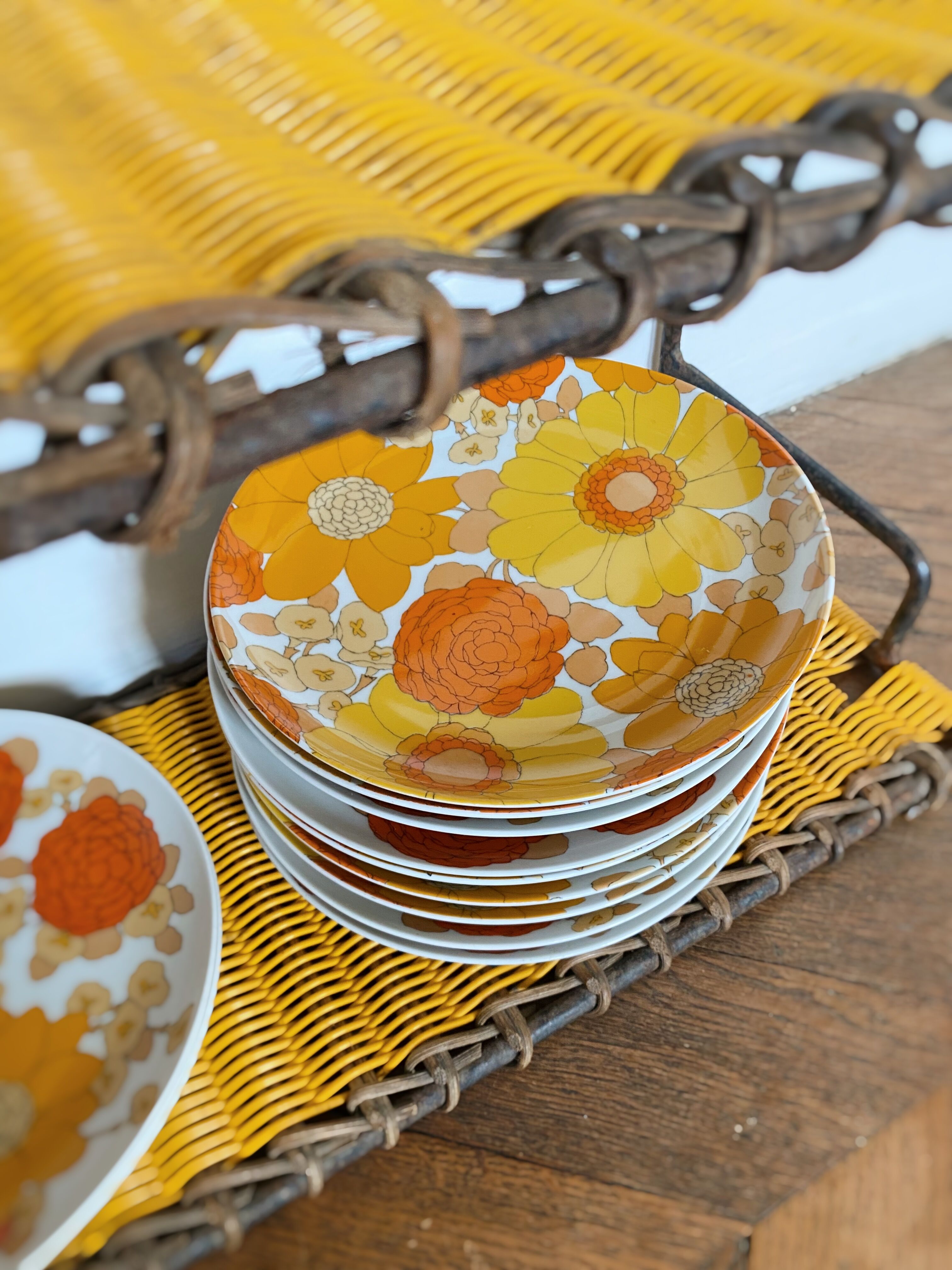 70s shelf in scoubidou and metal