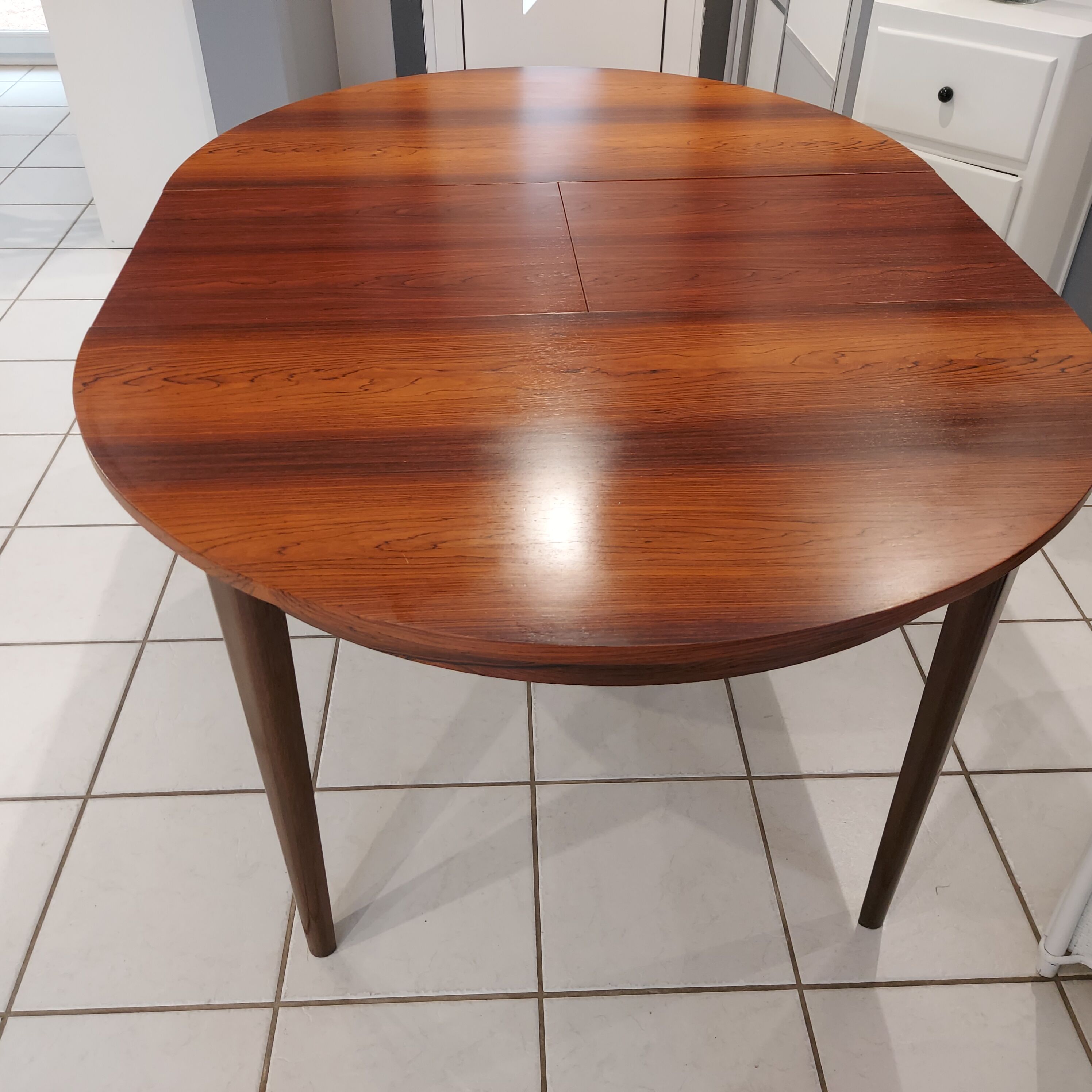 Expandable rosewood table vinrage 1970s