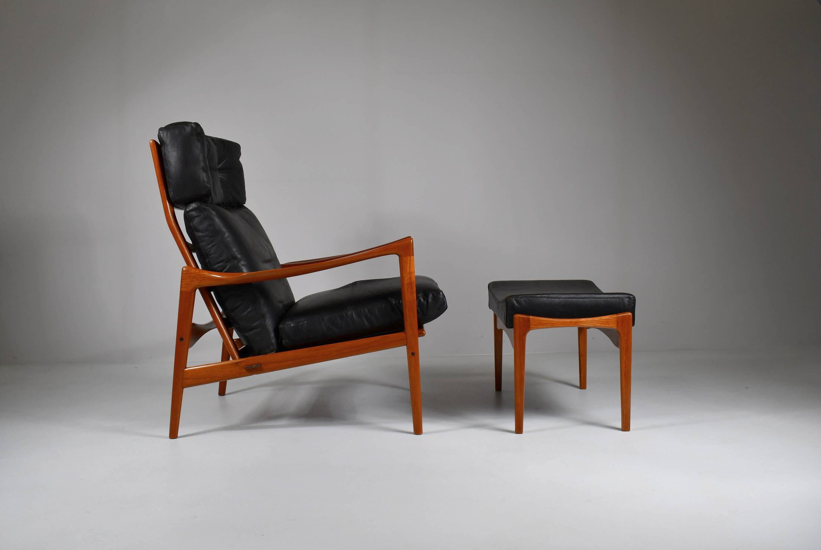 Fauteuil et repose-pieds par Ib Kofod-Larsen pour OPE, Suède