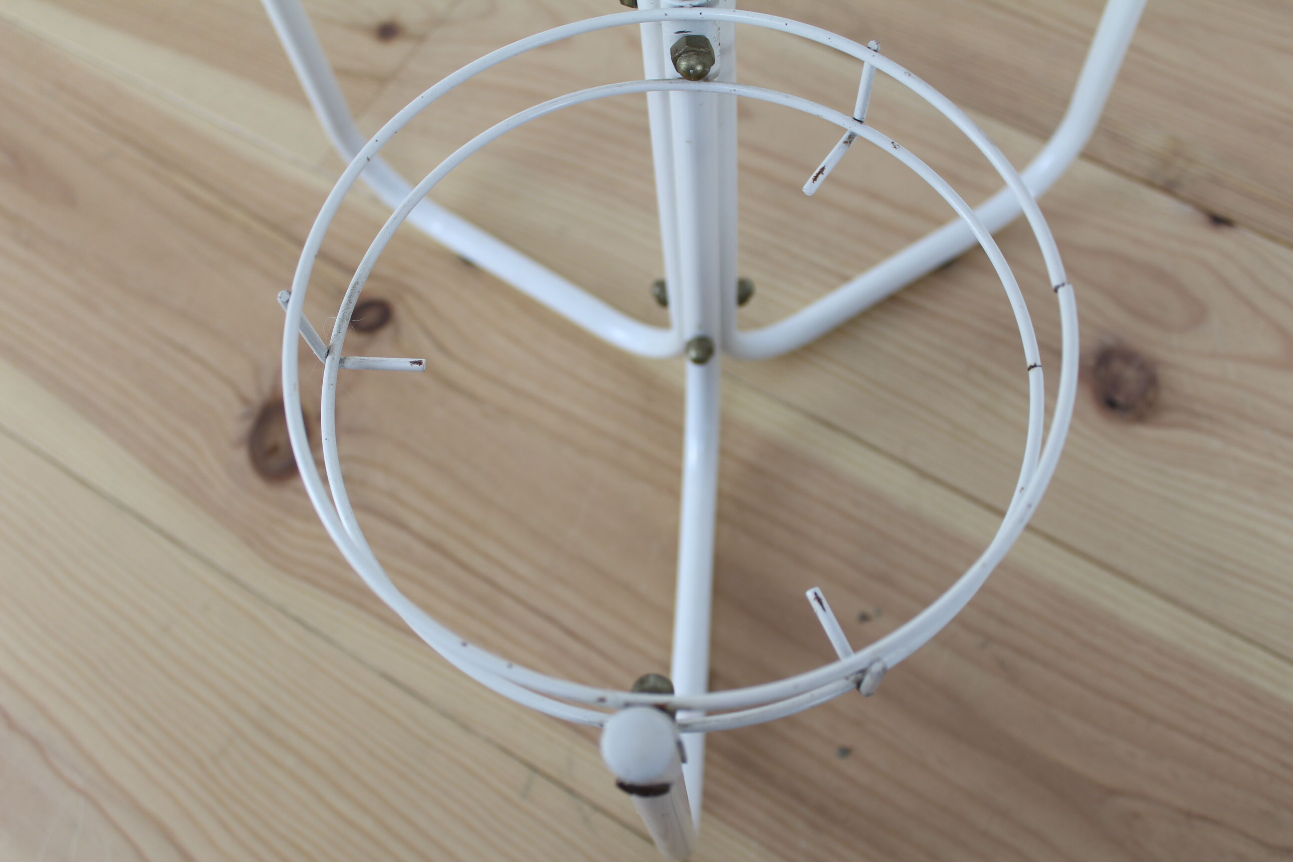 Door plant in white metal and marble