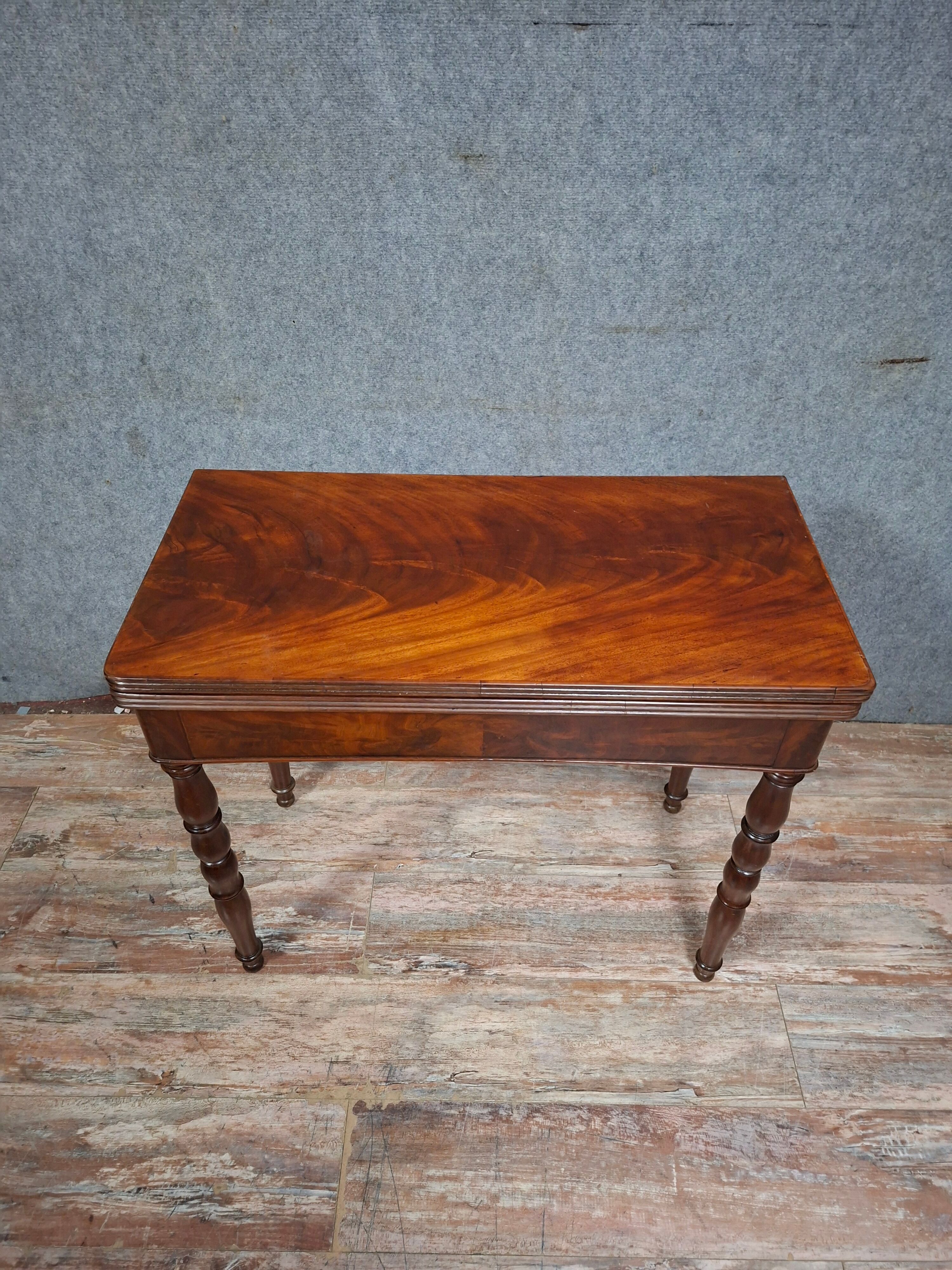 Mahogany game table – Louis-Philippe period, 19th century